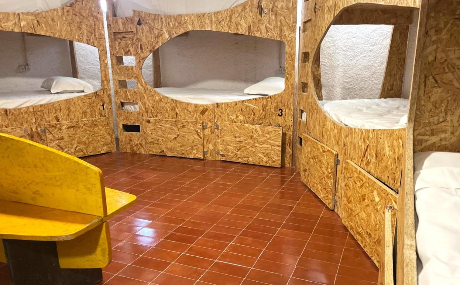 Bed in 8-Bed Mixed Dormitory Room photo 2