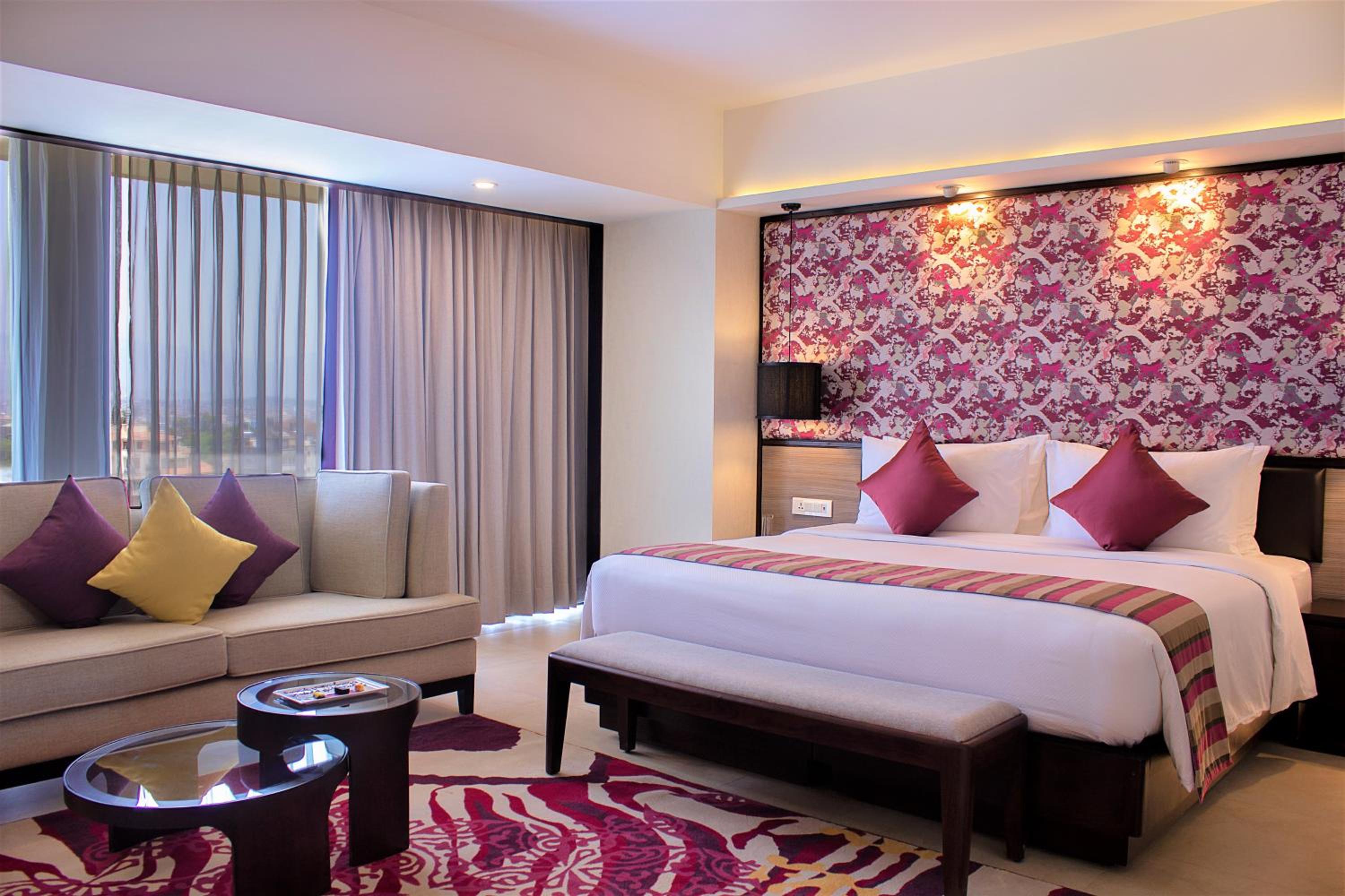 Premium Room King Bed - Photo 1