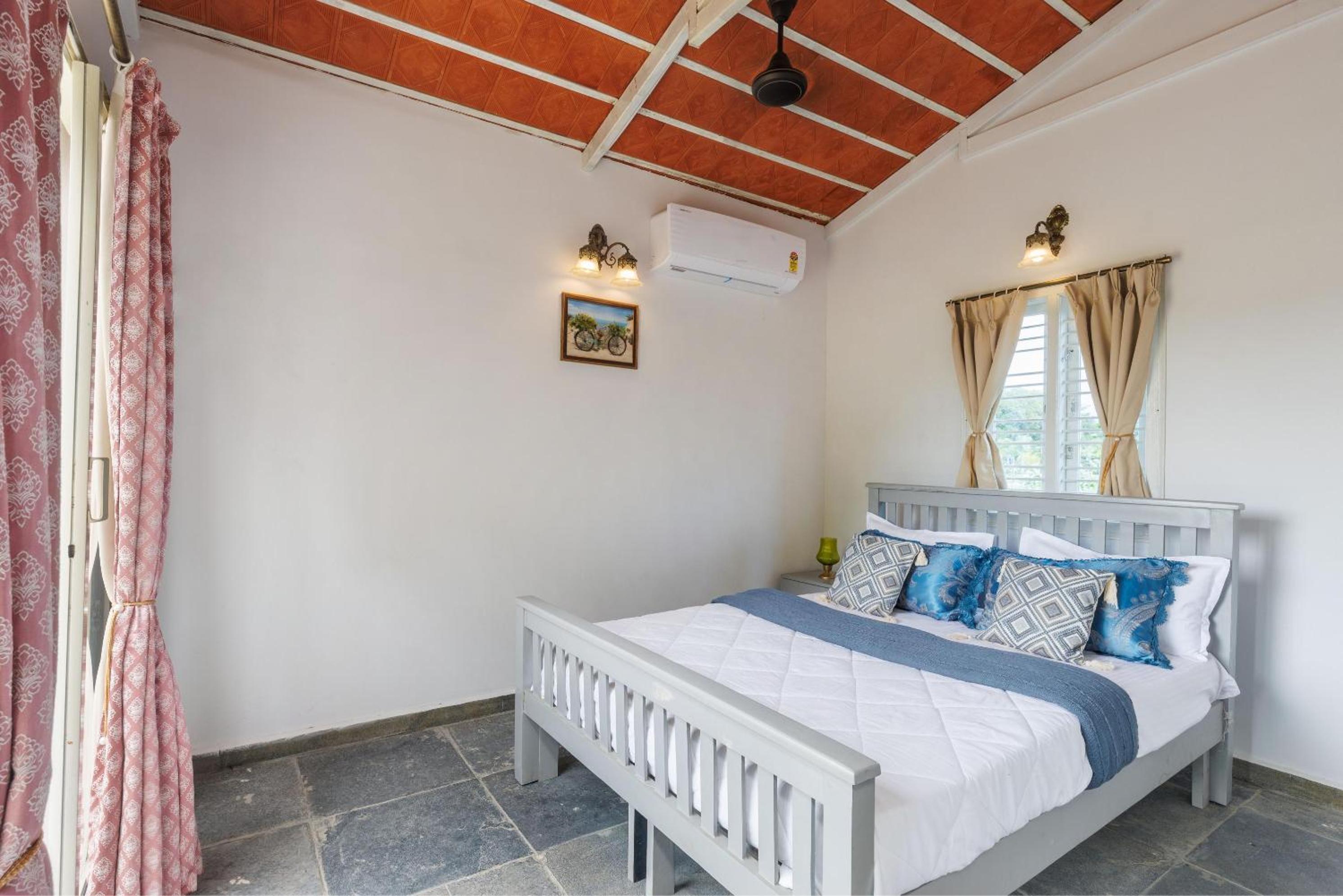 Villa photo 1