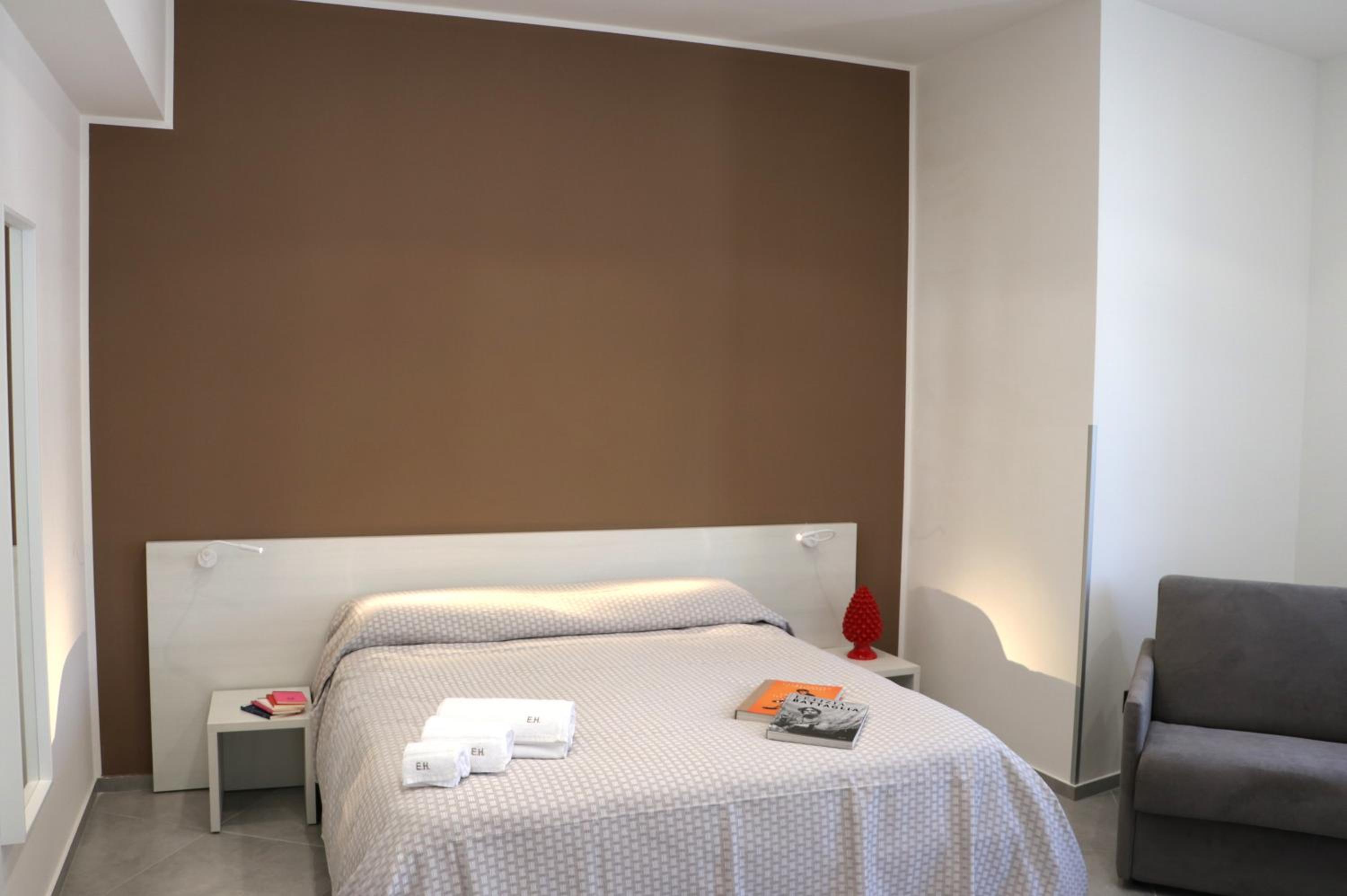 Deluxe One-Bedroom Apartment with City View photo 1