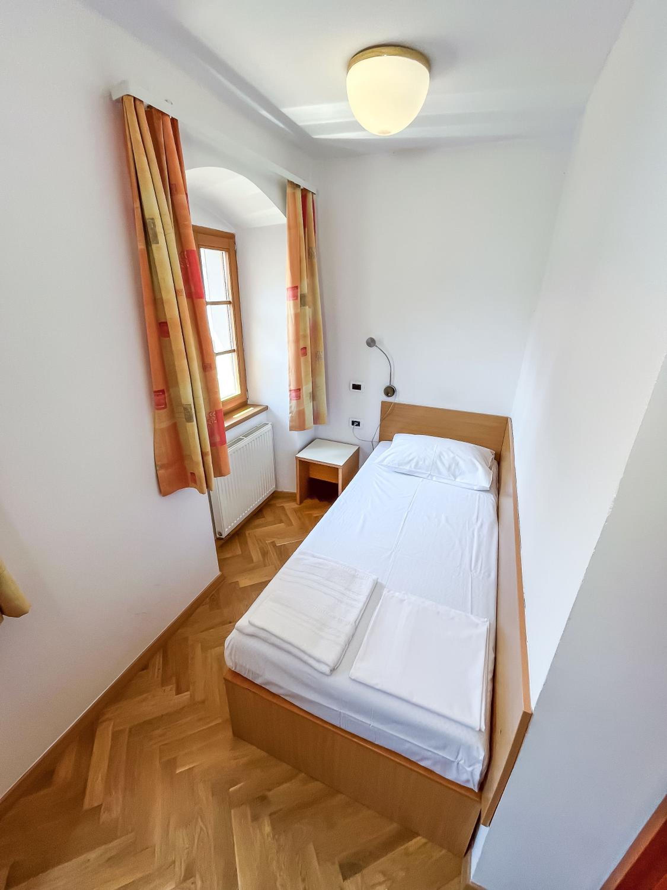 Single Room with Private Bathroom photo 3