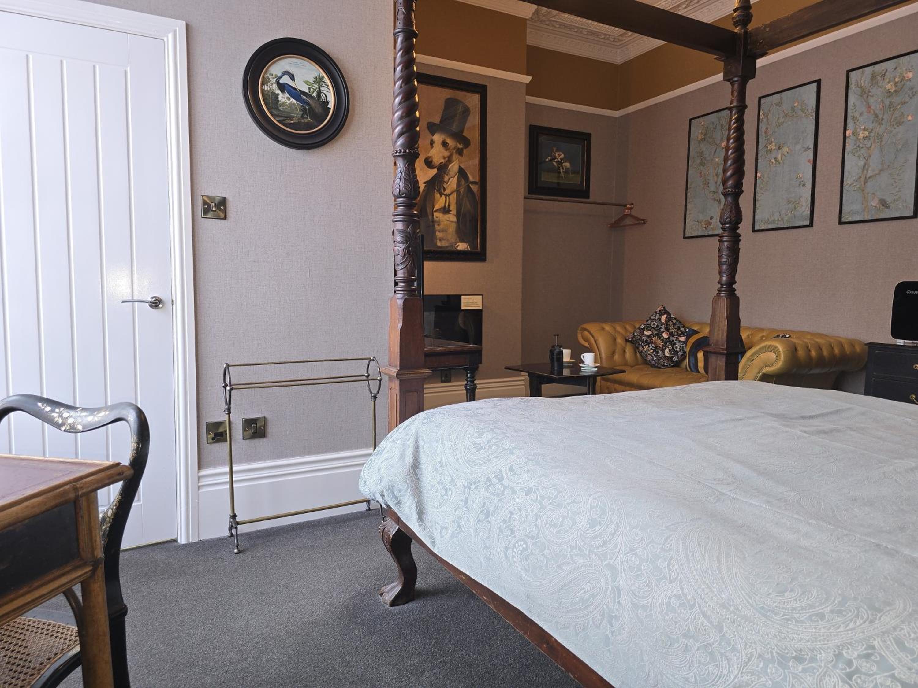 Four-Poster Ground Floor Room Ensuite photo 2