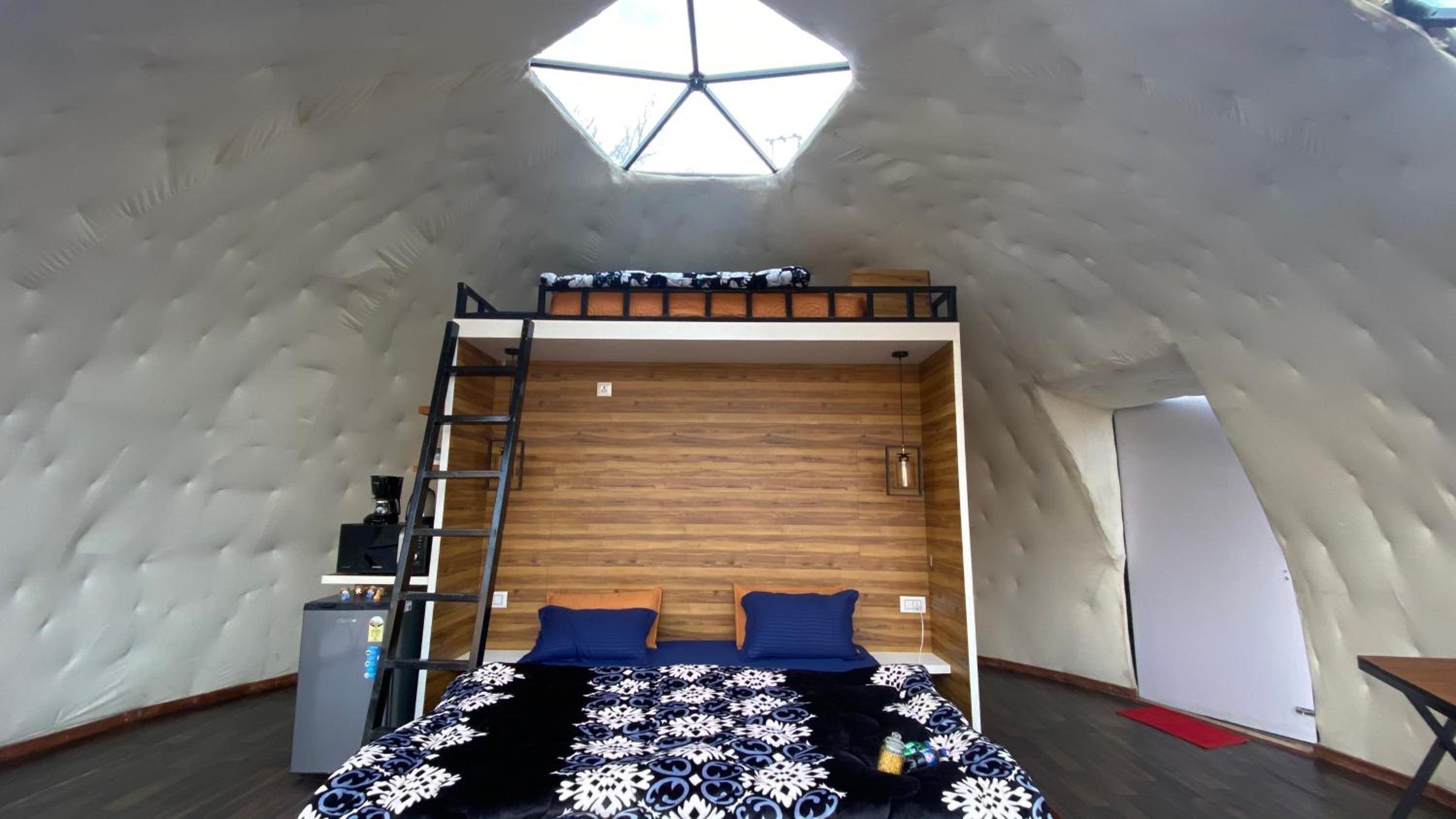 Family Room with Mountain View - Photo 7