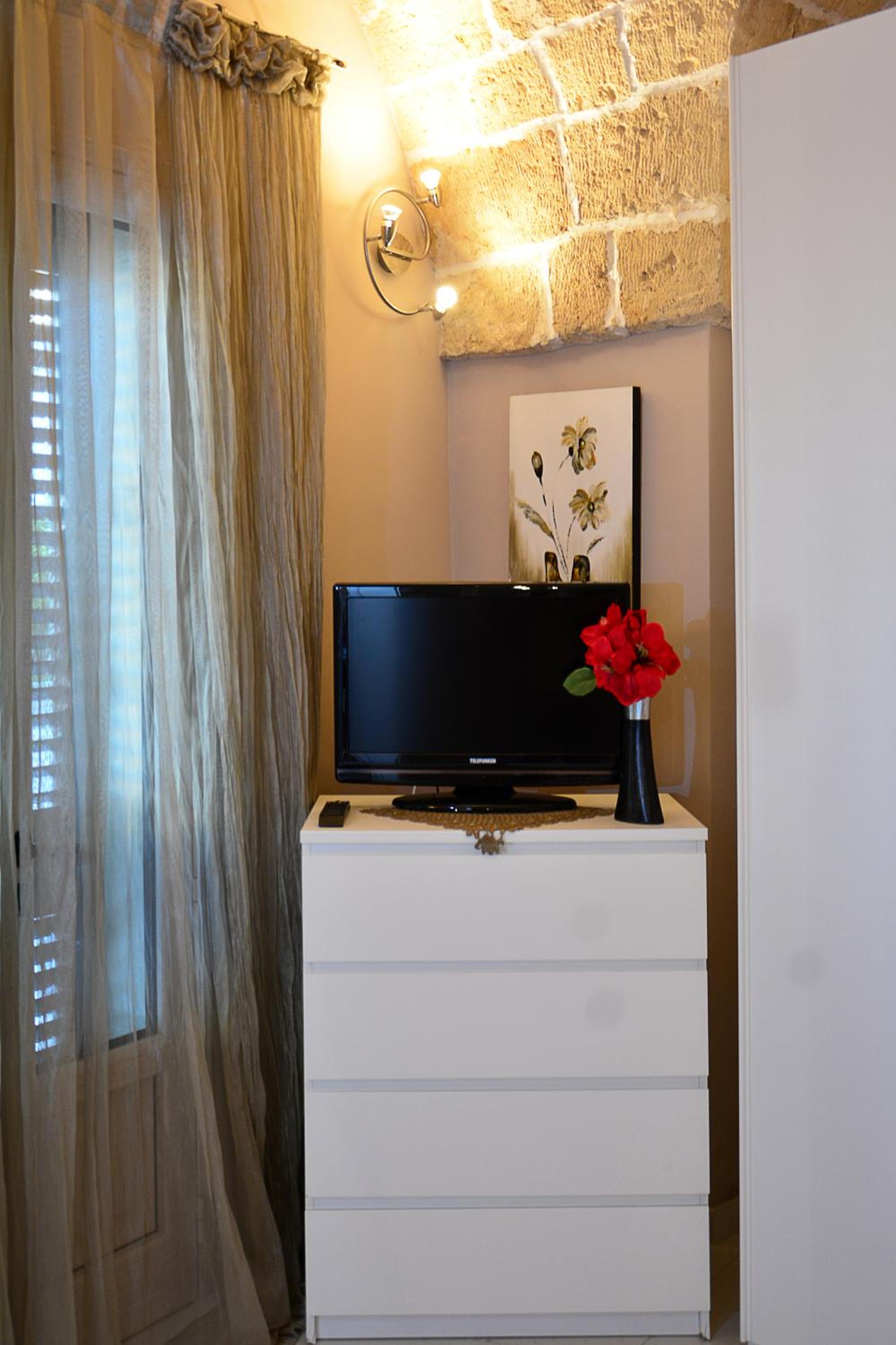 One-Bedroom House photo 1