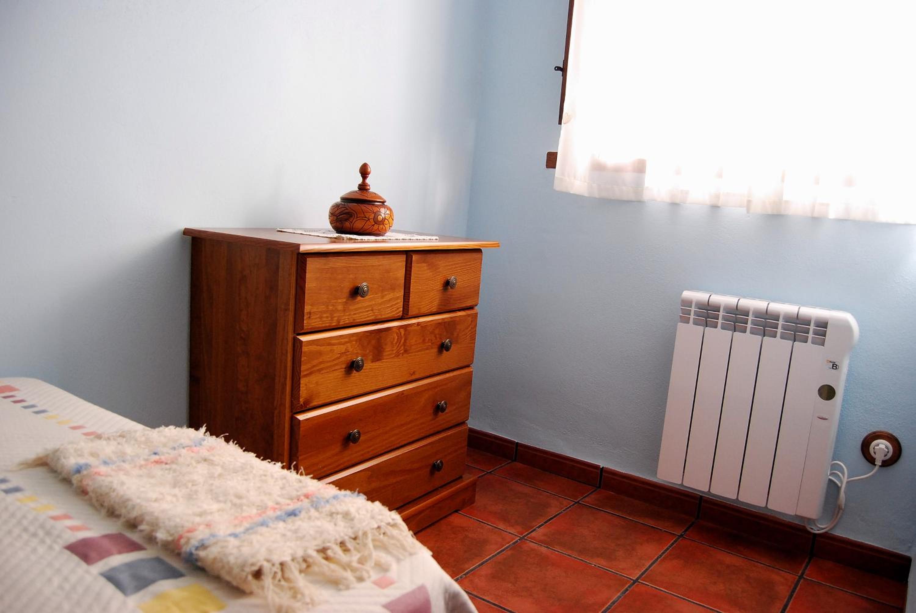 Two-Bedroom House - Photo 2