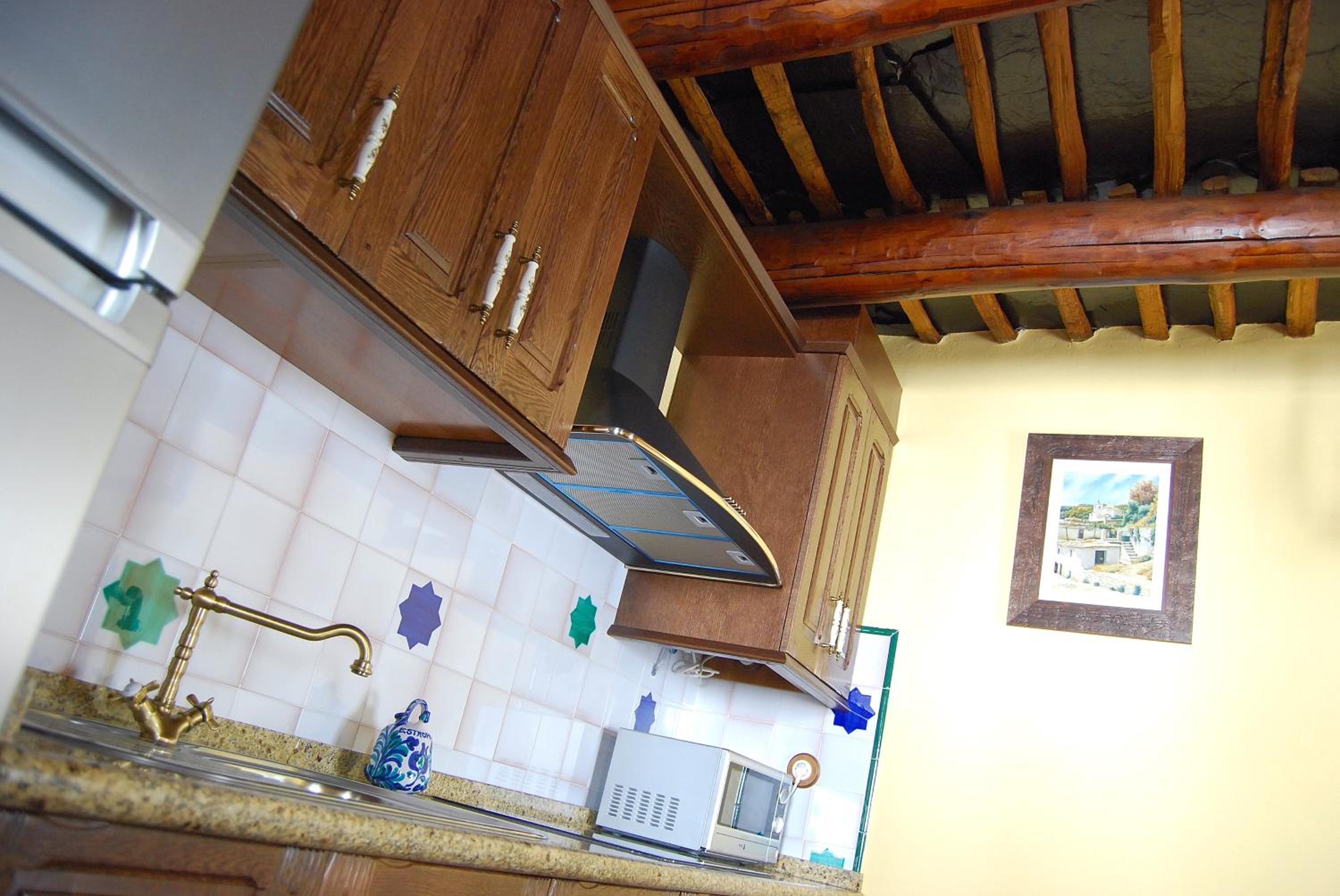 Two-Bedroom House - Photo 17