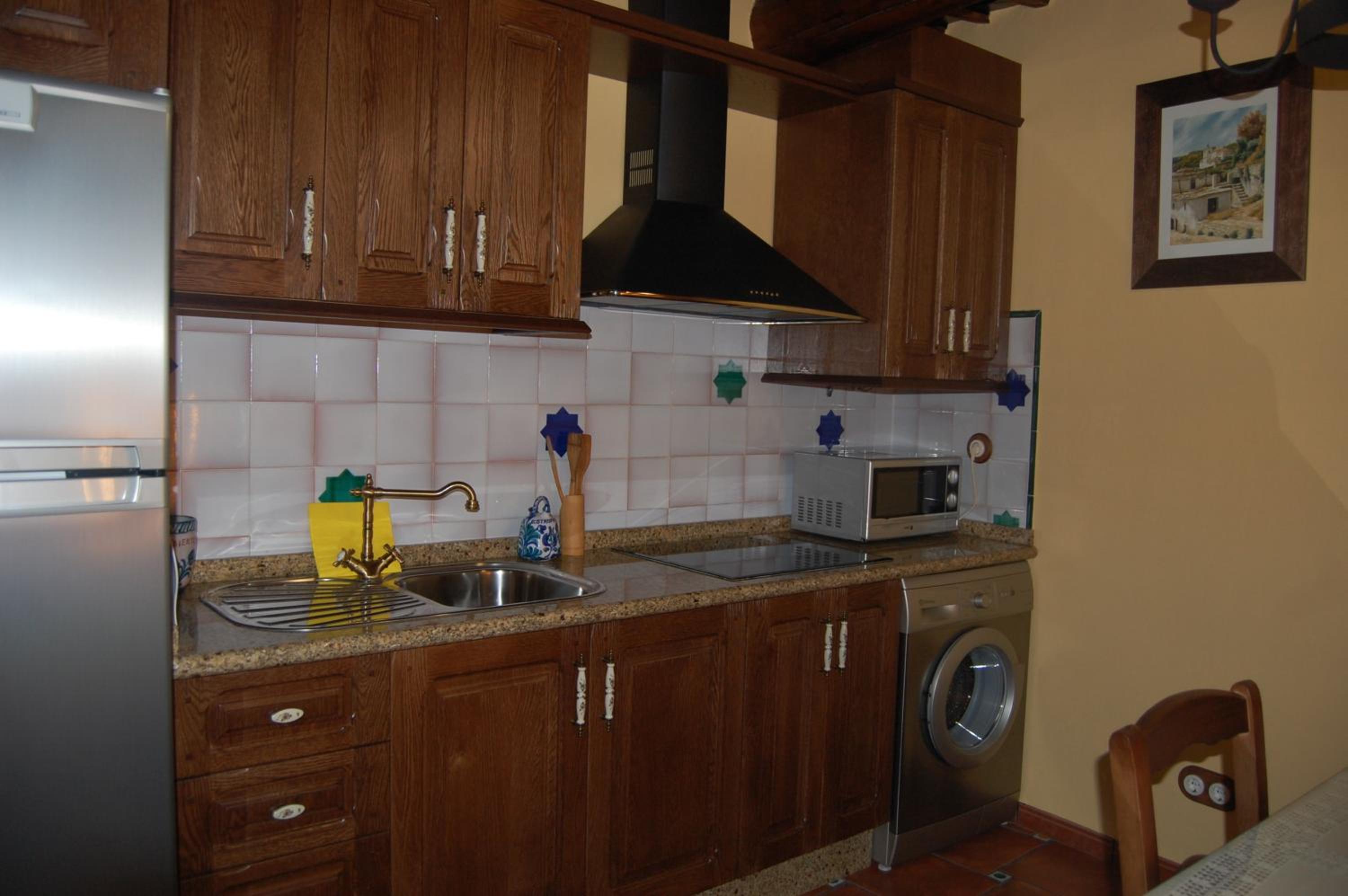 Two-Bedroom House - Photo 16