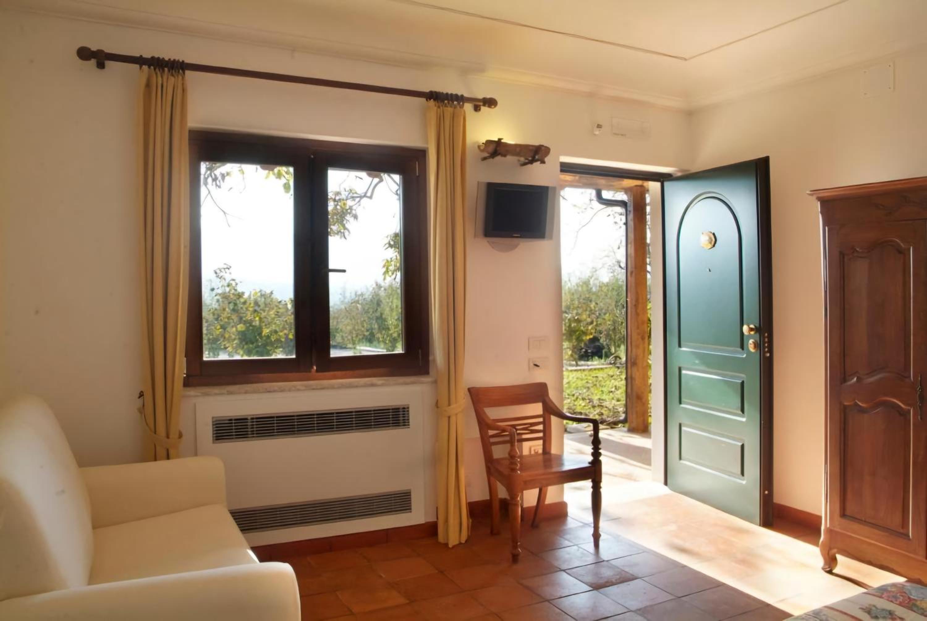 Classic Double or Twin Room - Photo 10