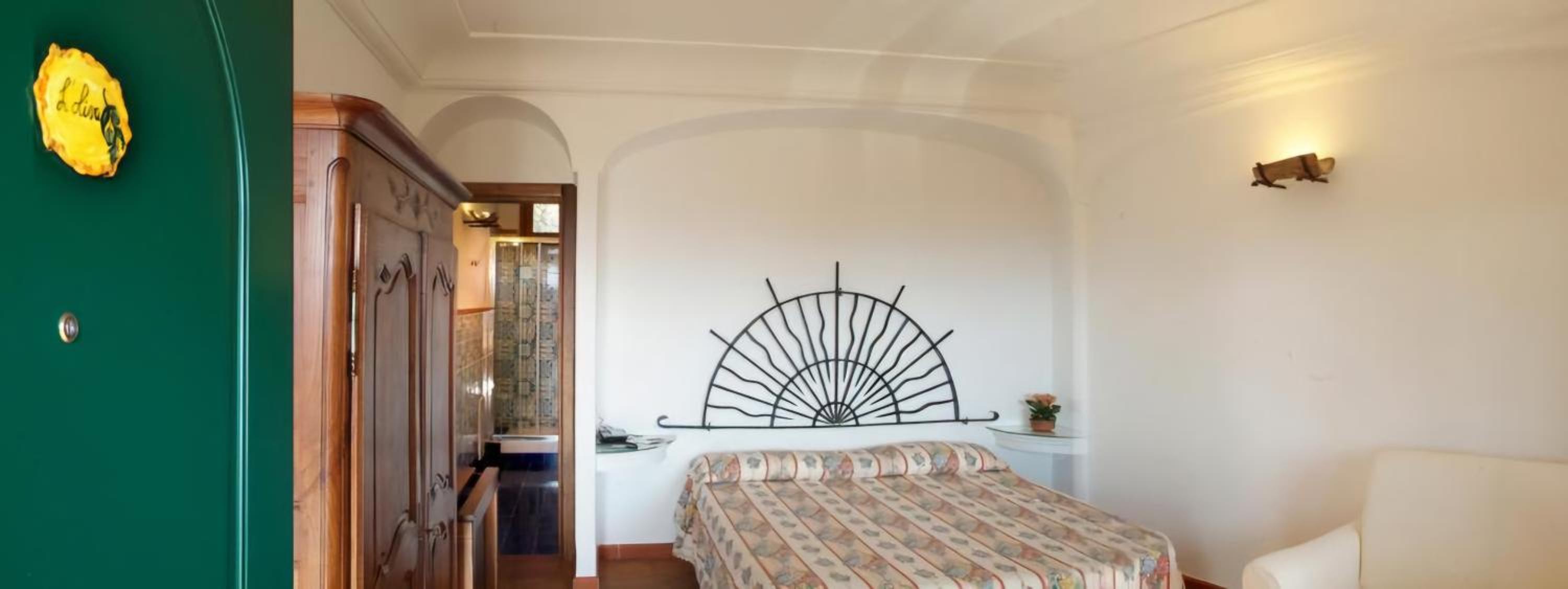 Classic Double or Twin Room - Photo 11