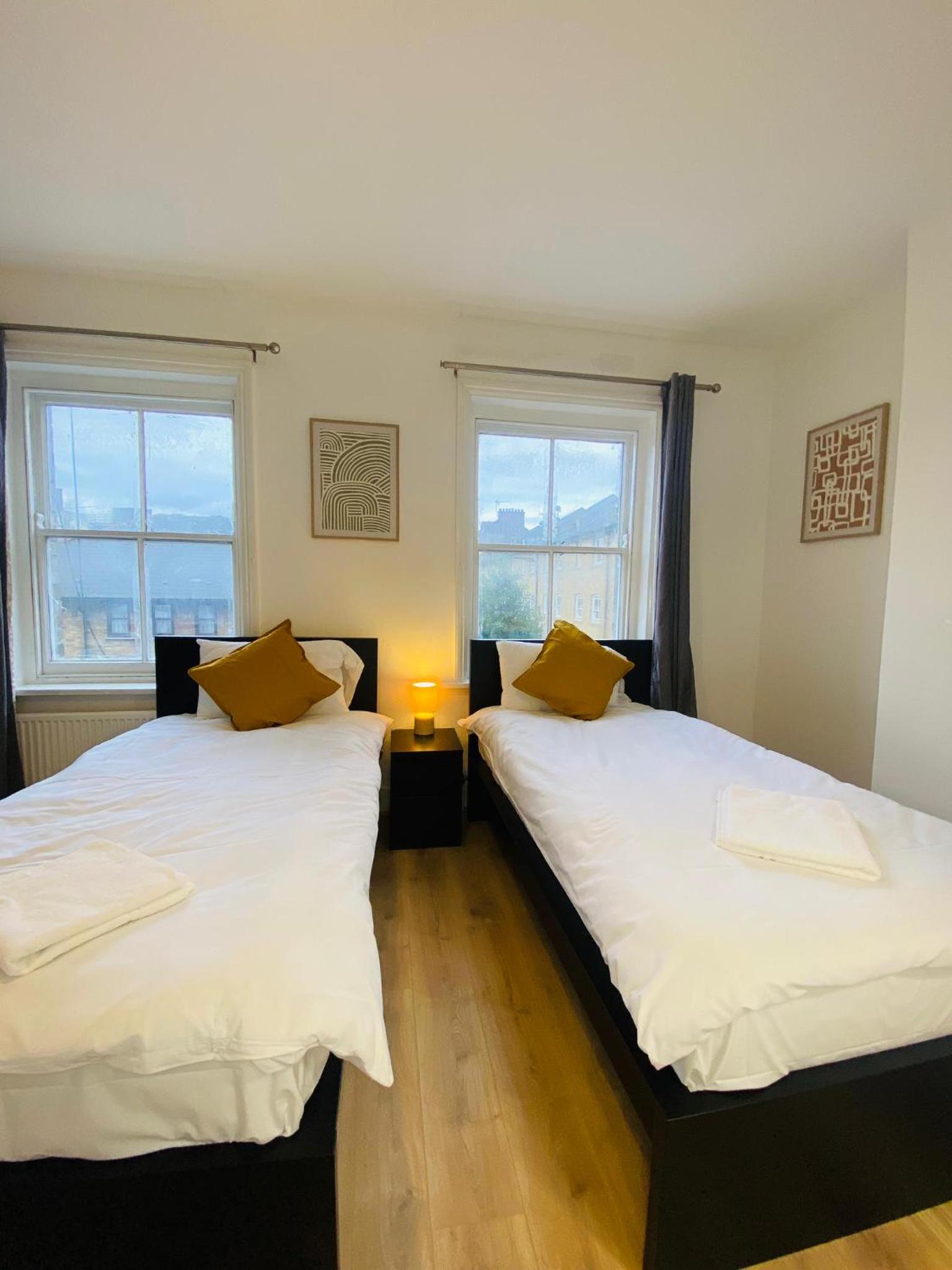 Twin Room with Private Bathroom photo 2