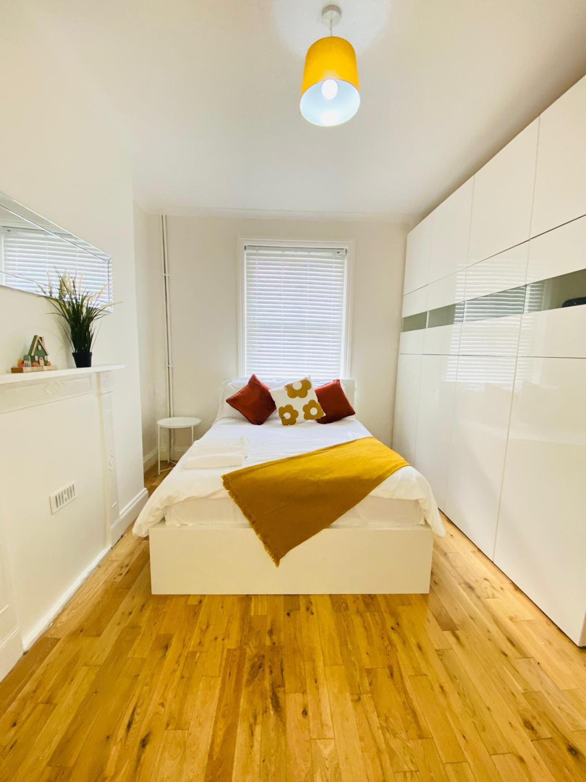 Double Room with Shared Bathroom photo 1