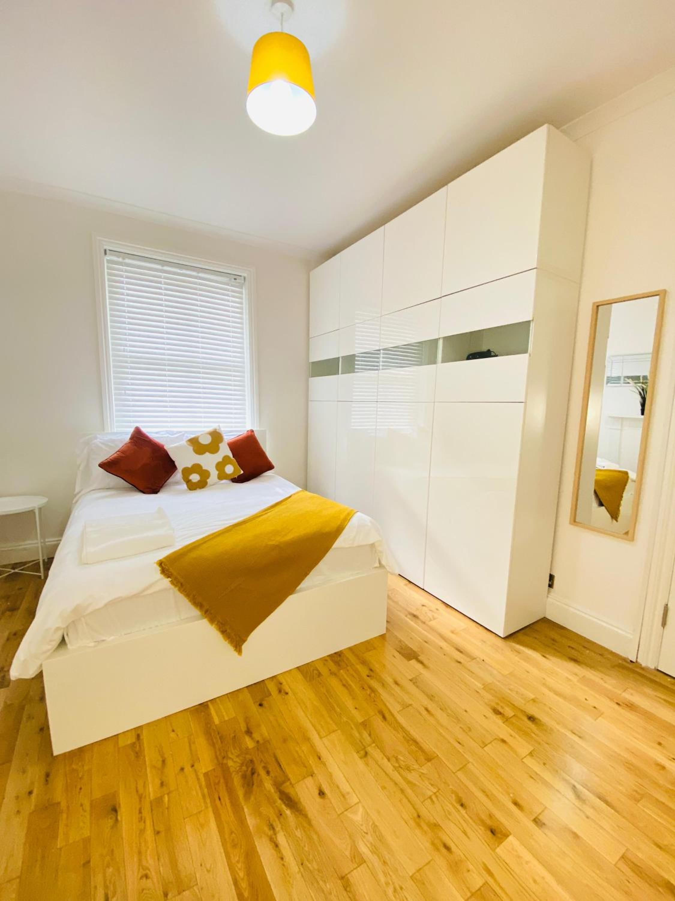Double Room with Shared Bathroom photo 3