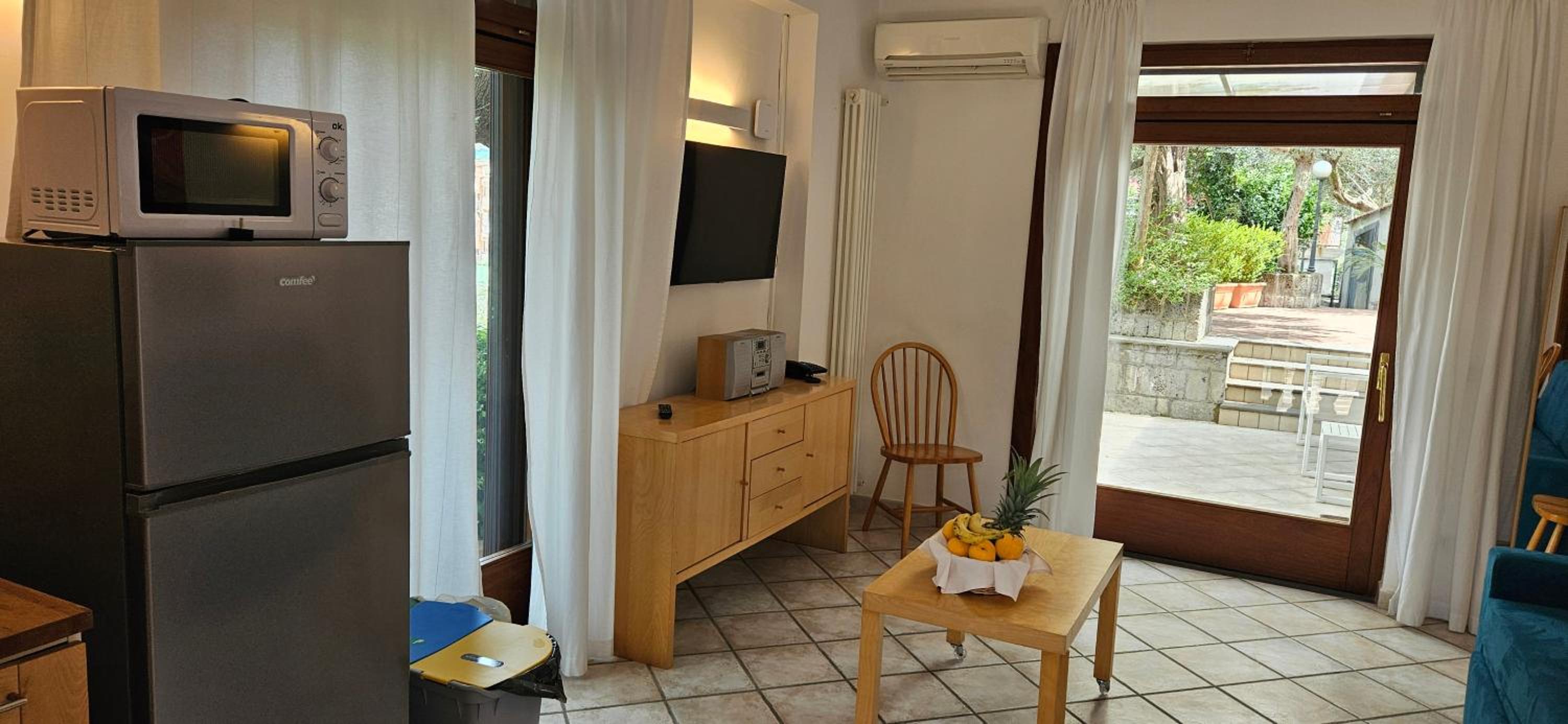 Two-Bedroom Apartment - Annex thumbnail 6