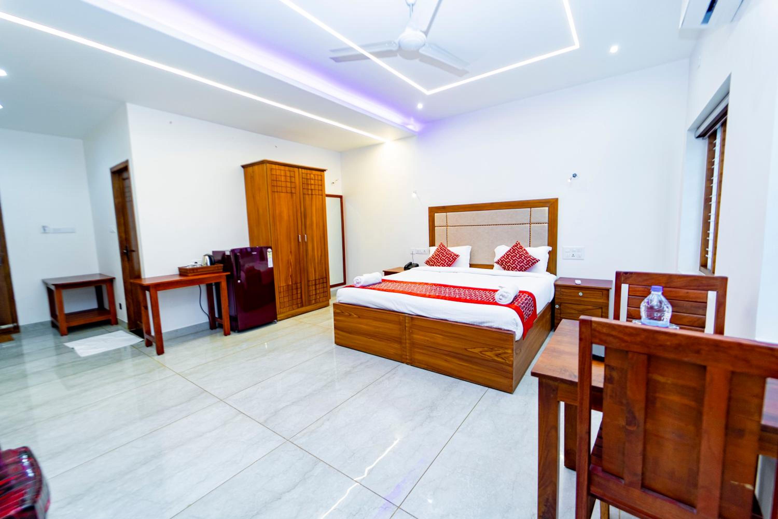 Double Room with Pool View photo 2