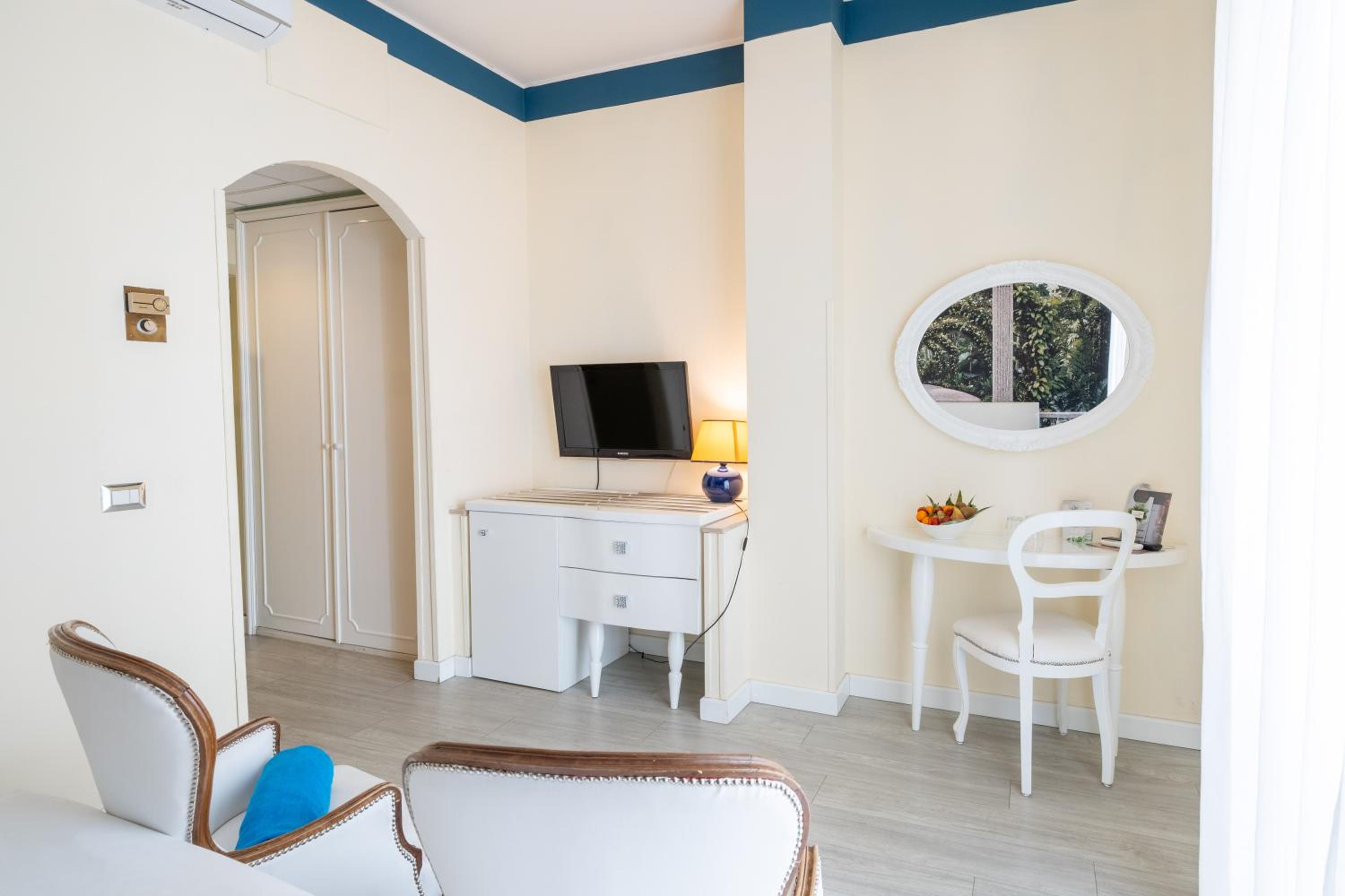 Superior Double or Twin Room - Photo 7