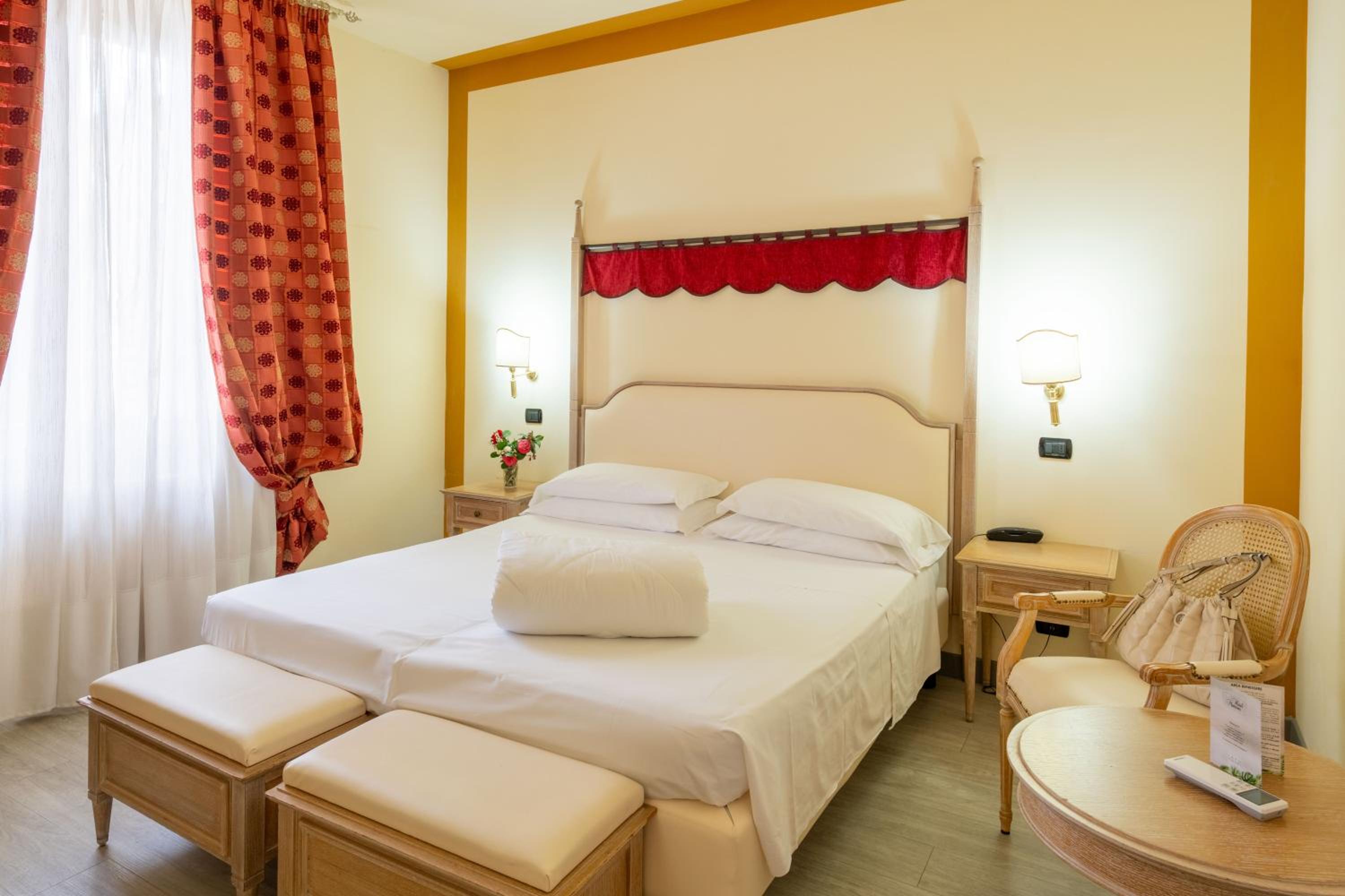 Superior Double or Twin Room - Photo 9