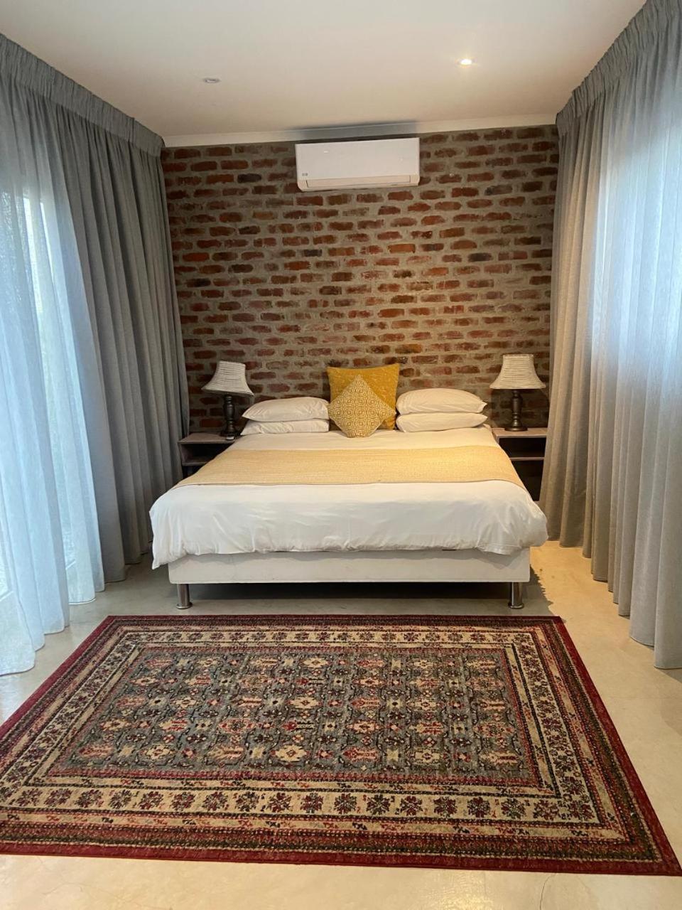 Deluxe Room - Photo 12