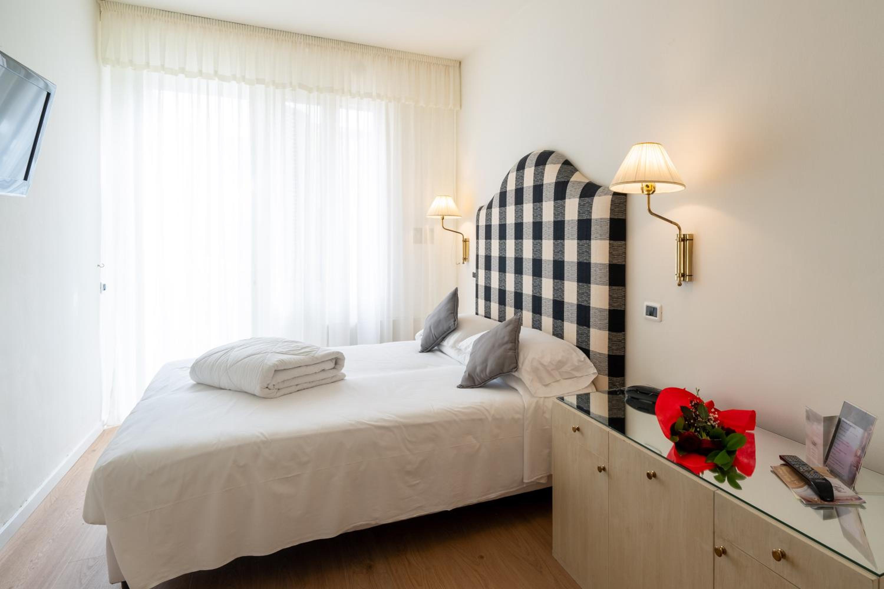 Double or Twin Room - Photo 4