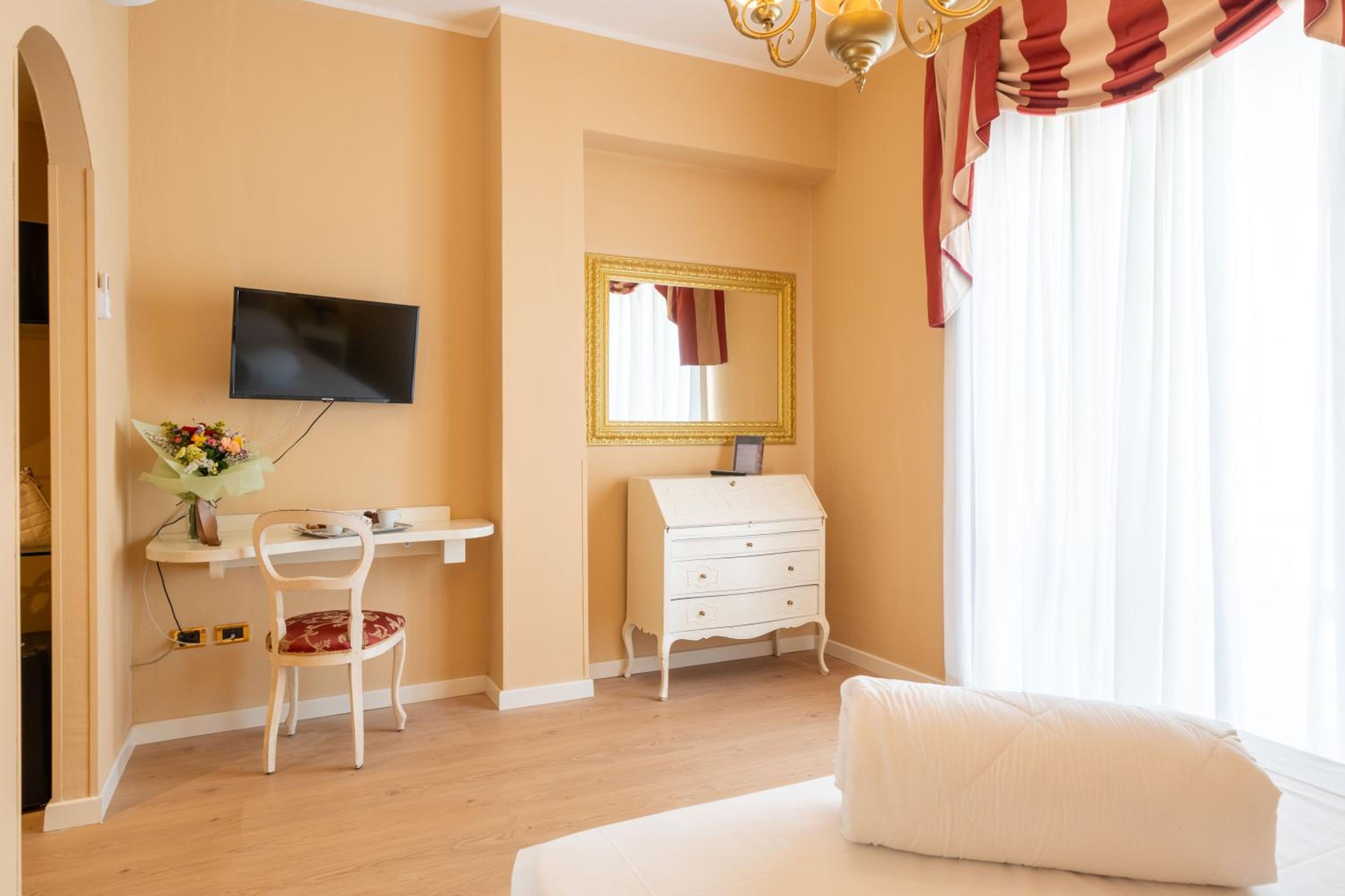 Double or Twin Room - Photo 6