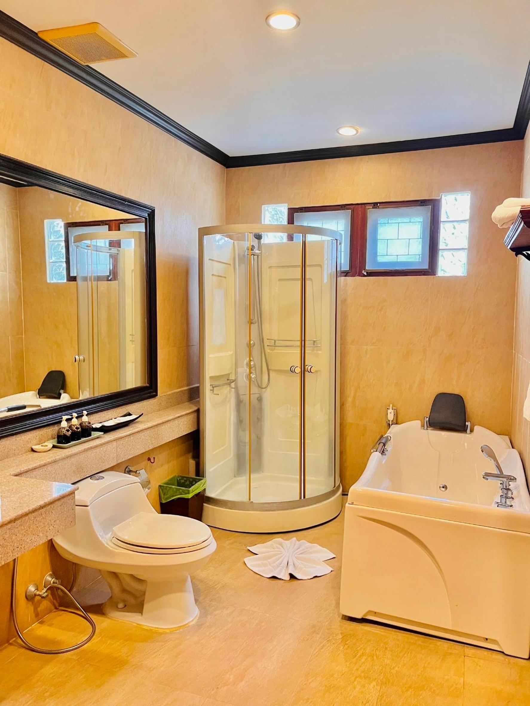 Superior Jacuzzi Room - Photo 5