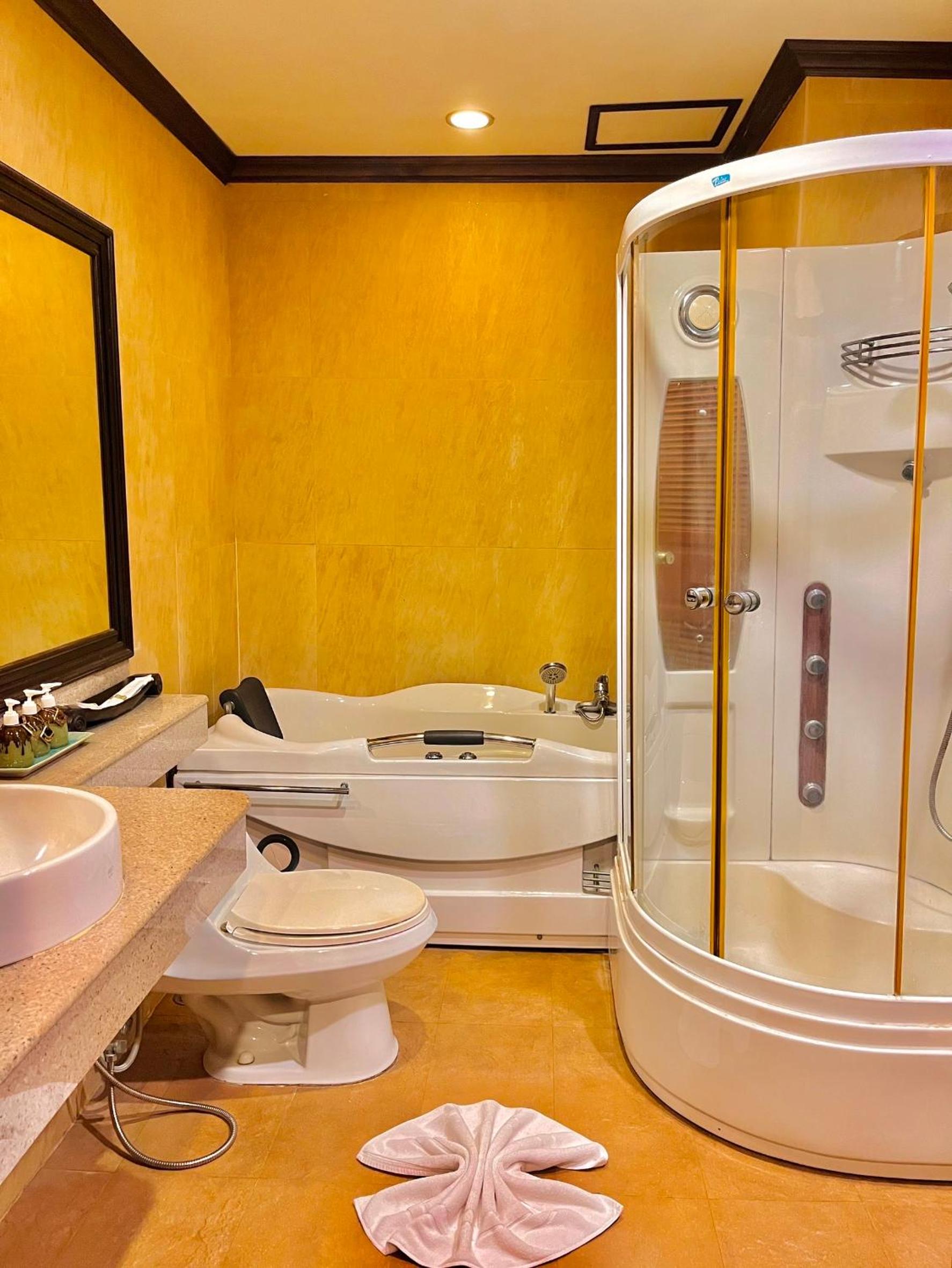 Superior Jacuzzi Room Twin bed - Photo 6