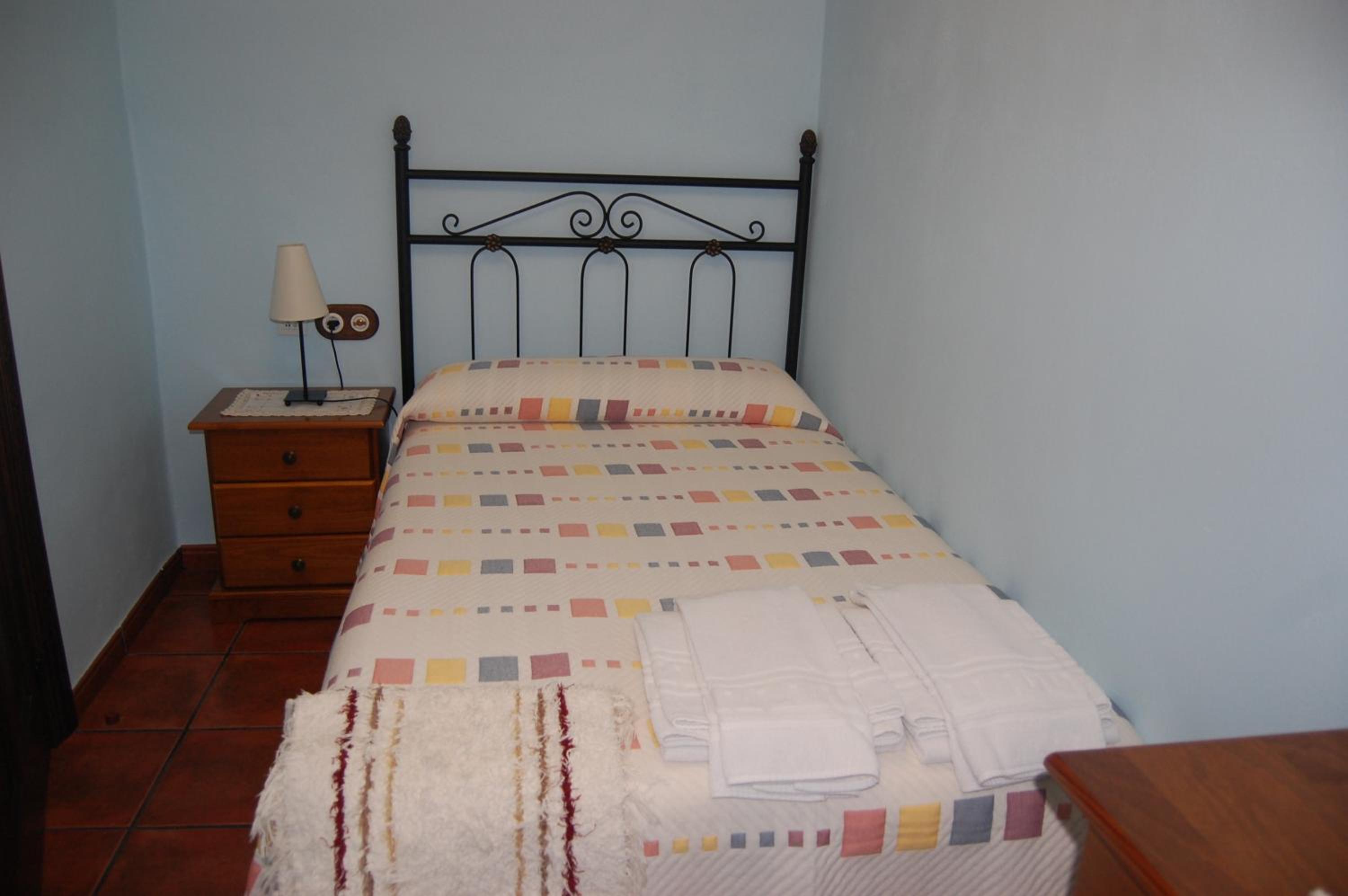 Two-Bedroom House - Photo 4