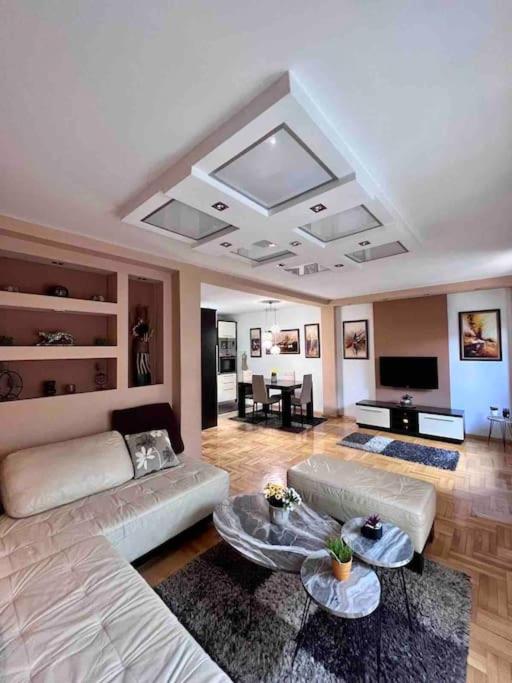 Three-Bedroom Apartment photo 2