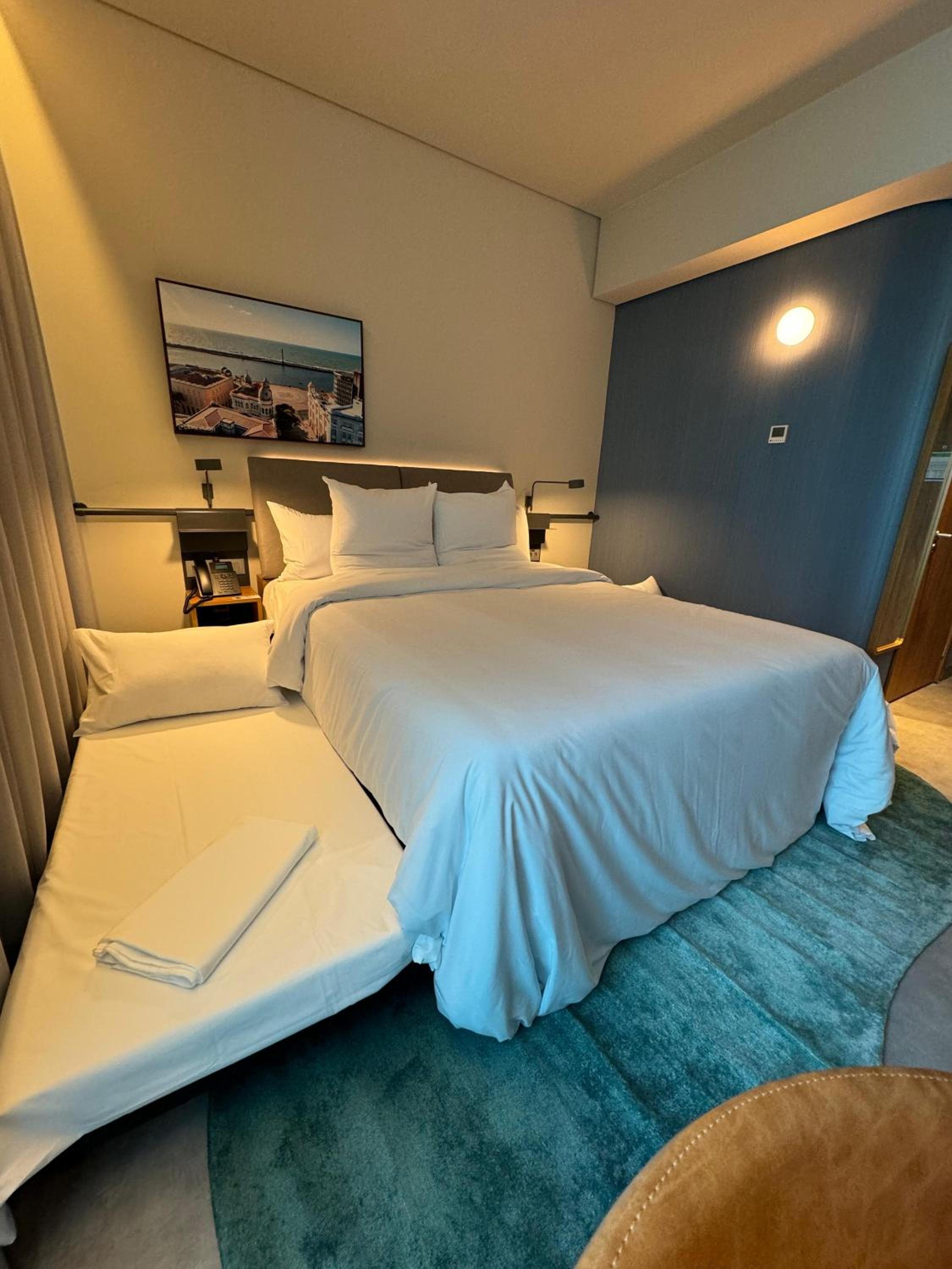 Family Apartment with One Queen Bed and One Pull Out Bed Sea View