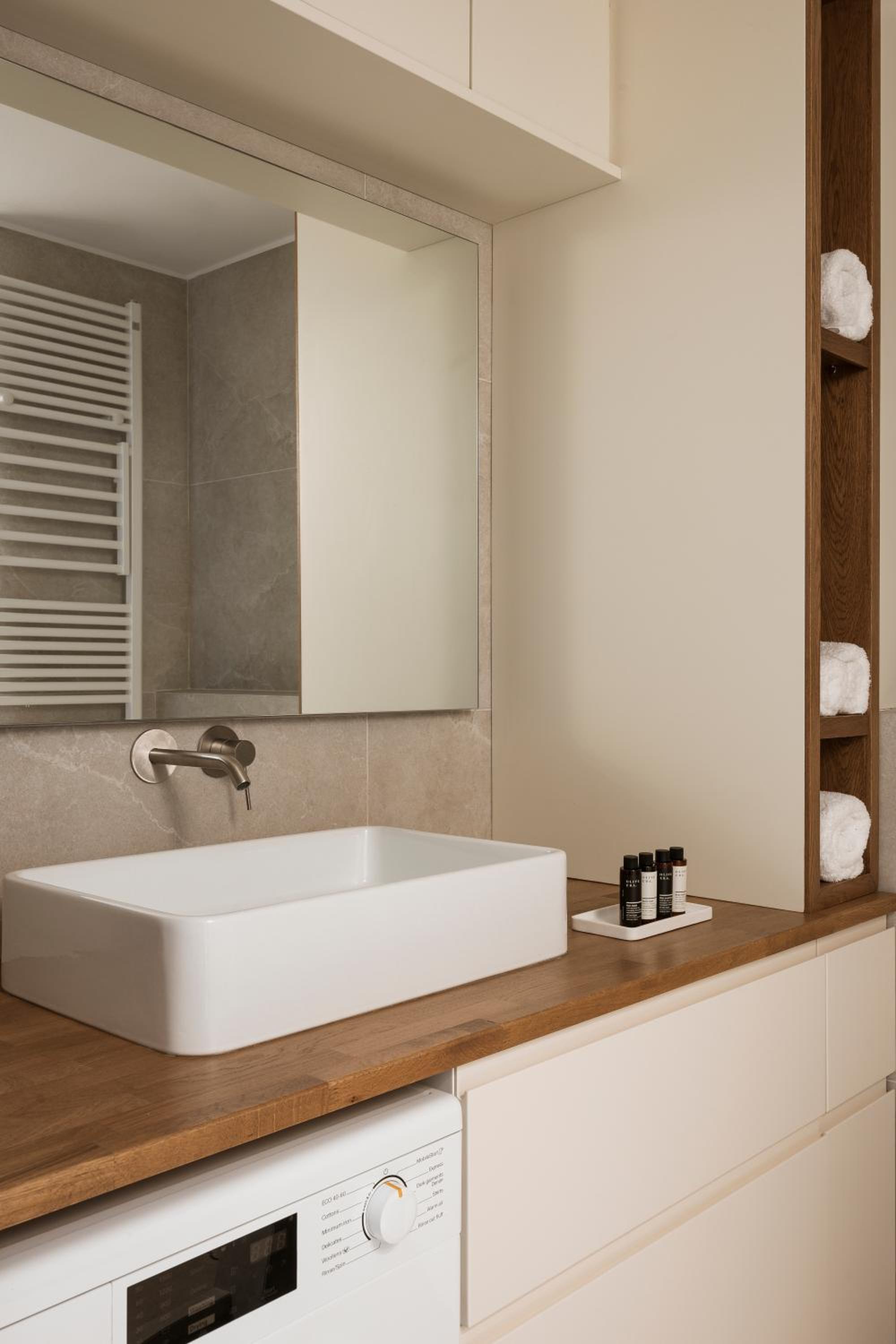One Bedroom Residence with Private Balcony photo 3