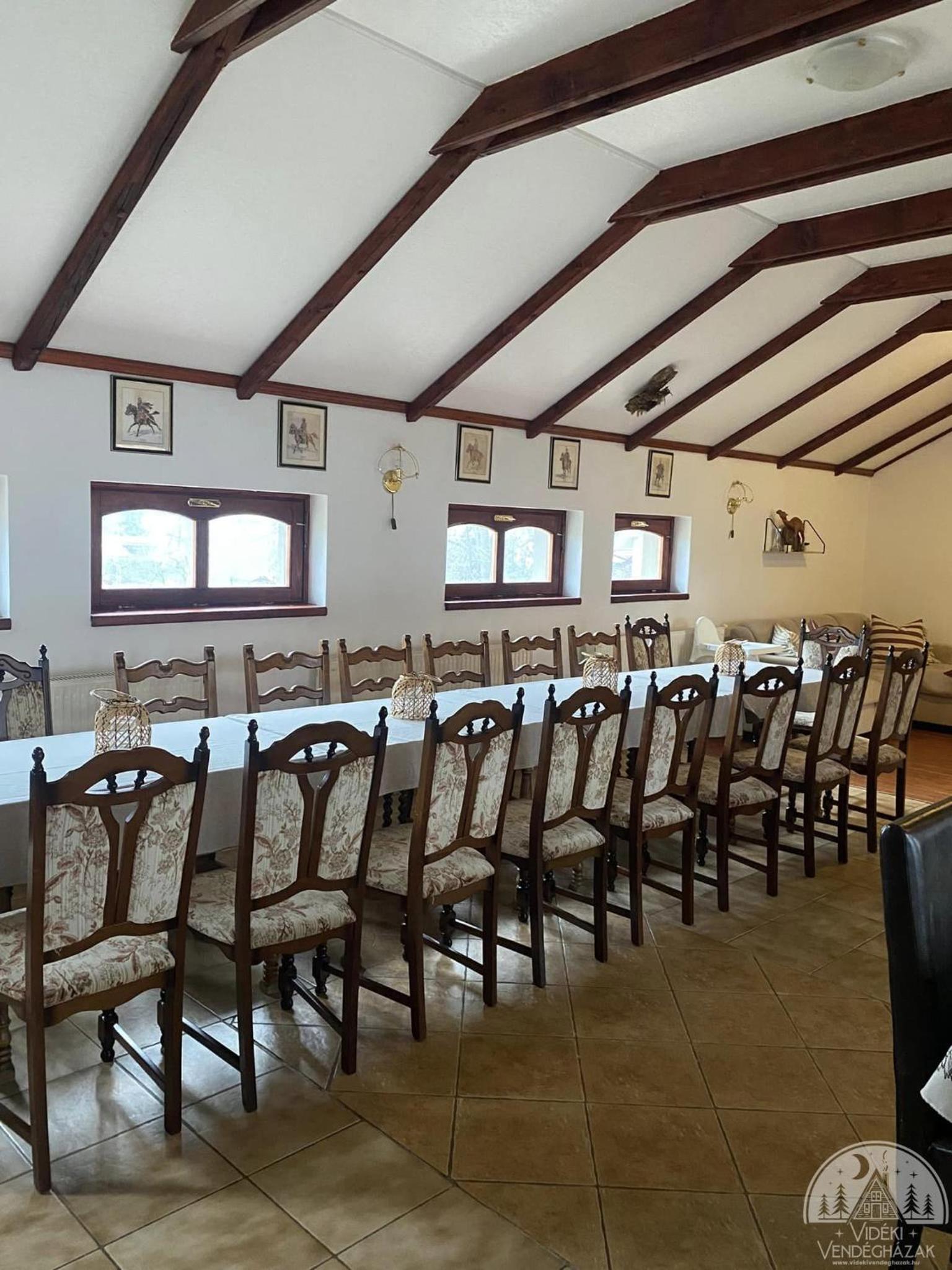 Five-Bedroom House photo 2