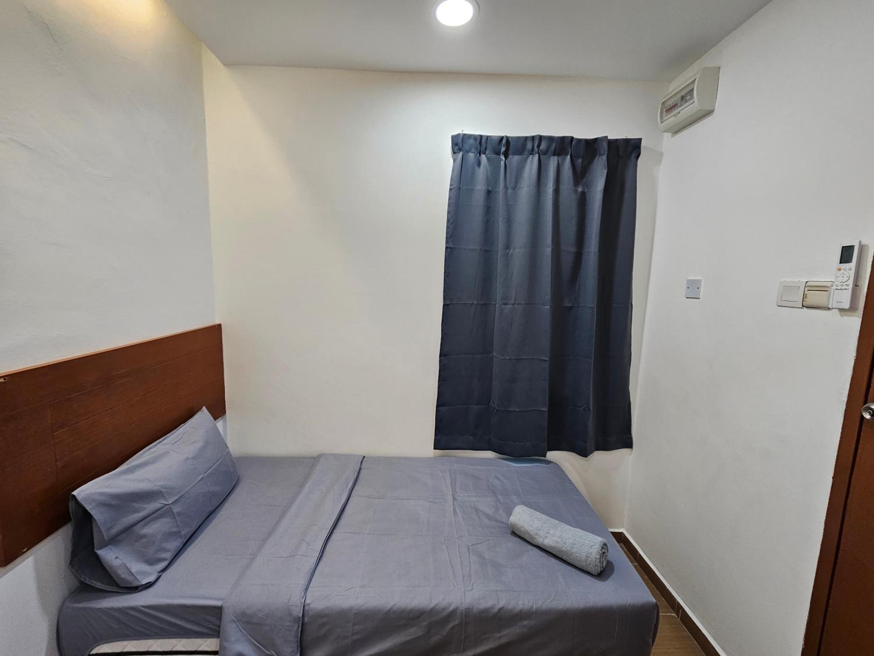 Single Room with Private Bathroom photo 2