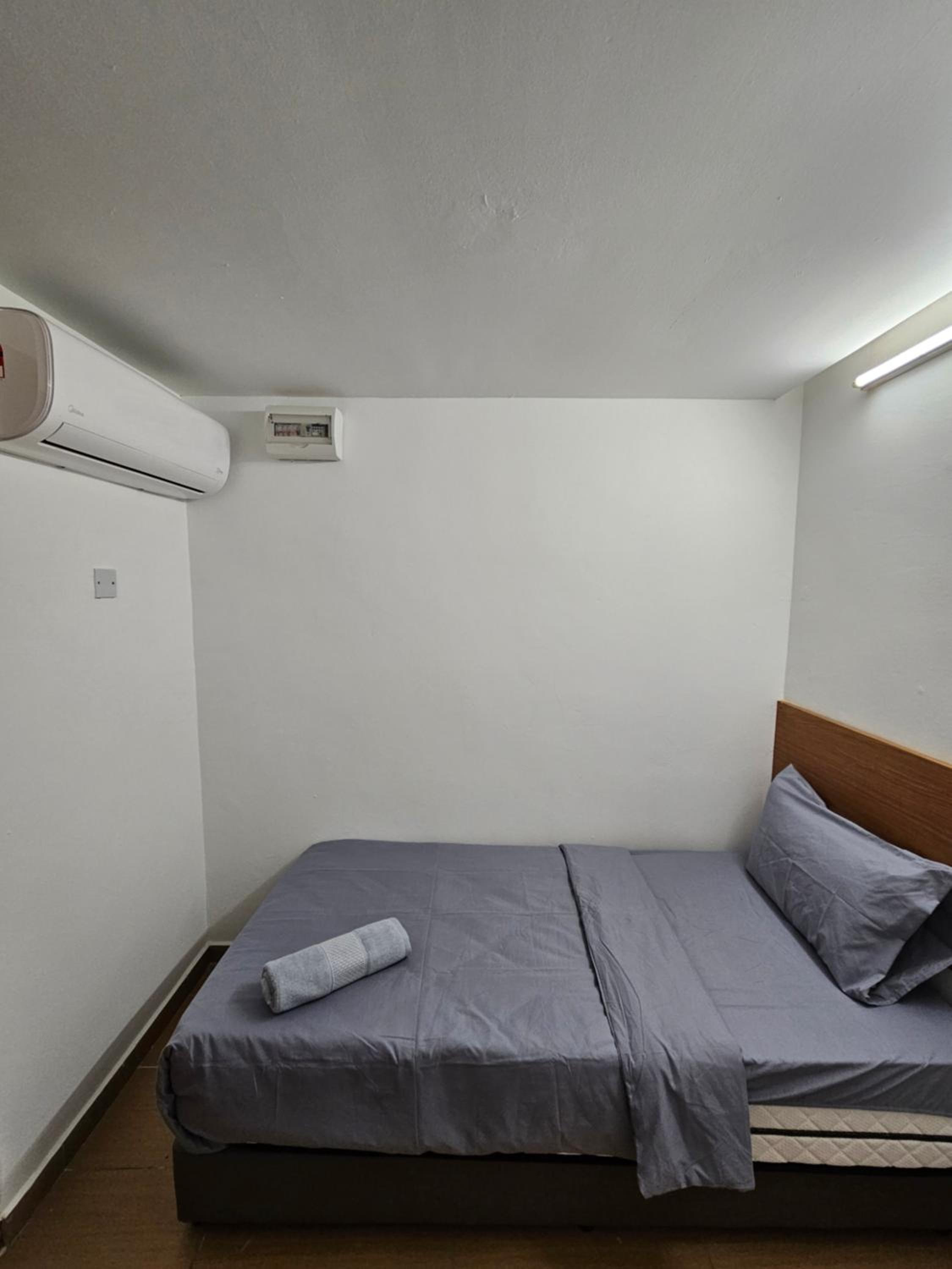 Single Room with Private Bathroom photo 3