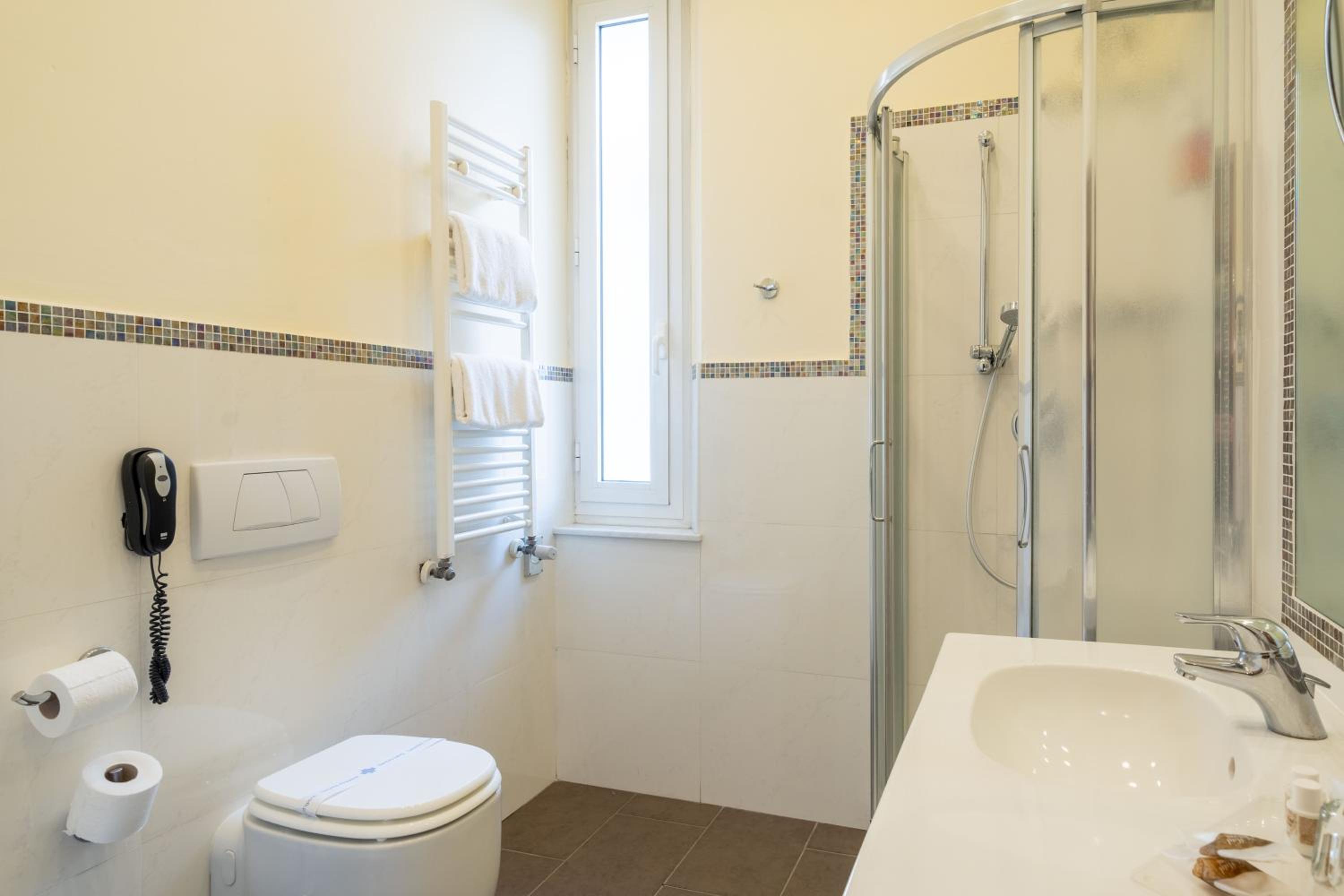 Superior Double or Twin Room - Photo 10