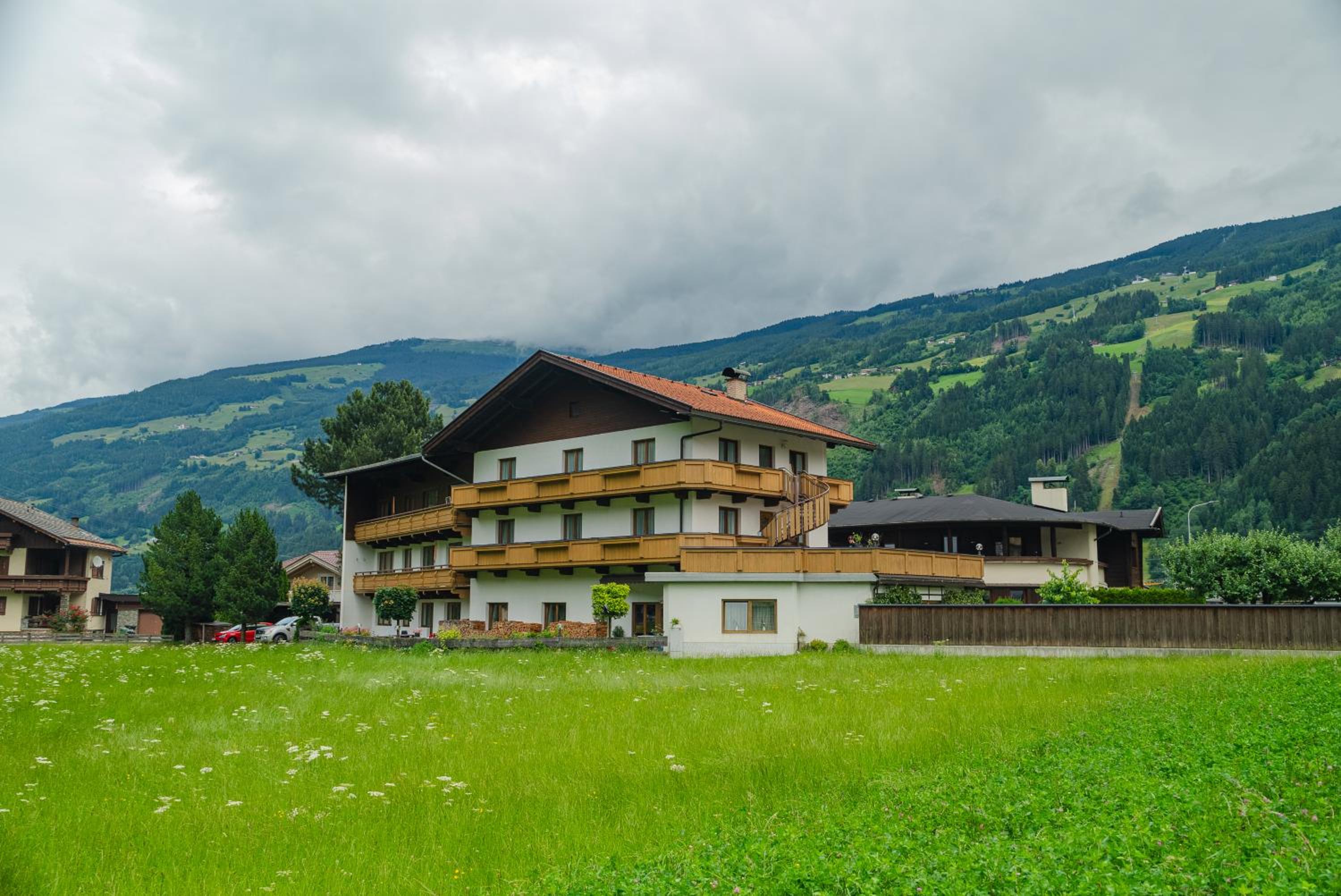 Three-Bedroom Apartment with View photo 2