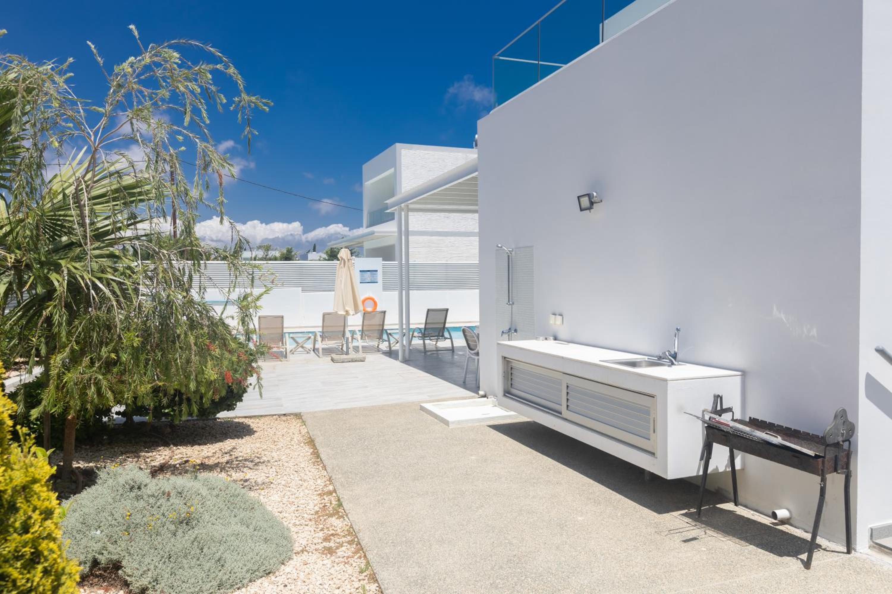 Villa with Private Pool (no Heated Pool Option) photo 2