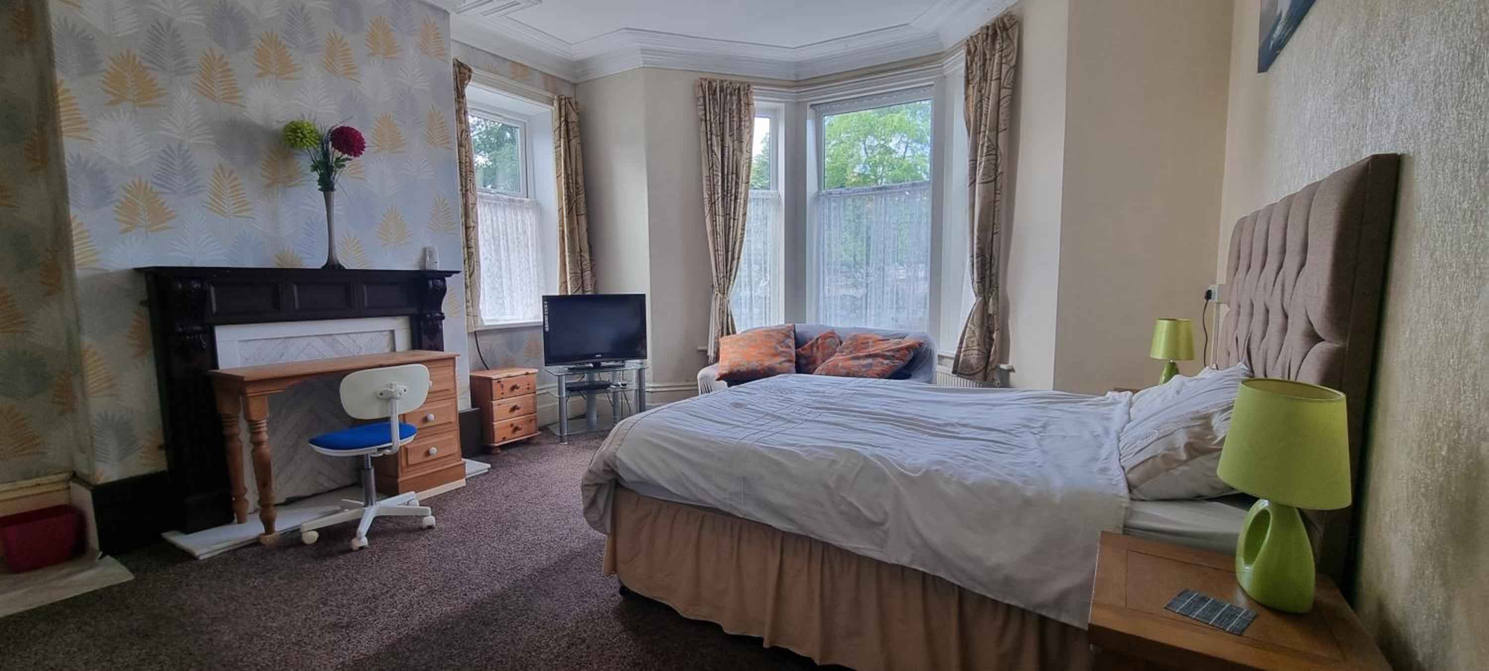 Double Room with Shared Bathroom photo 2