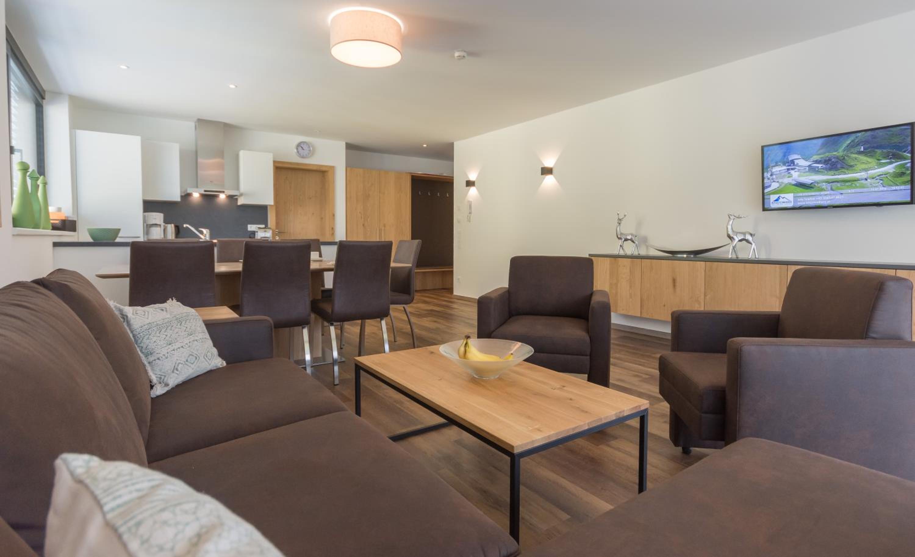 Three-Bedroom Apartment with Balcony - Top 8 photo 3