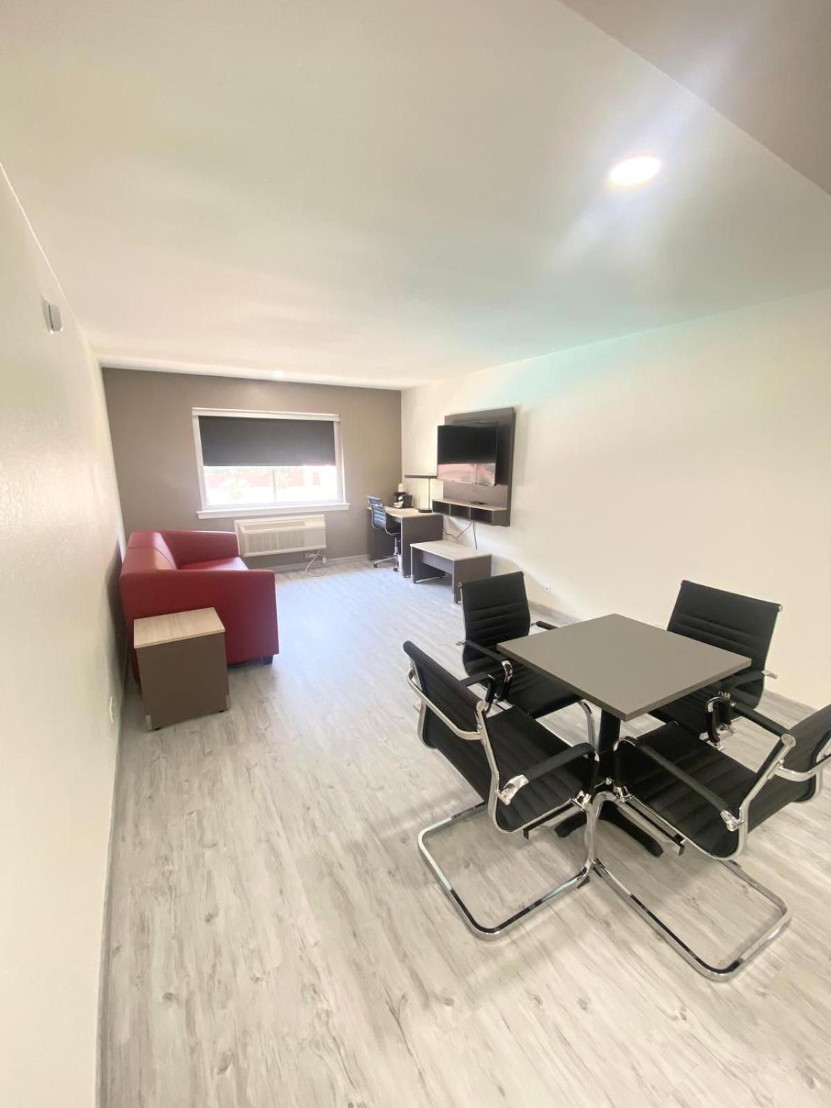 Primary Suite with One King Bed and Sofa Bed - Non-Smoking - Photo 2