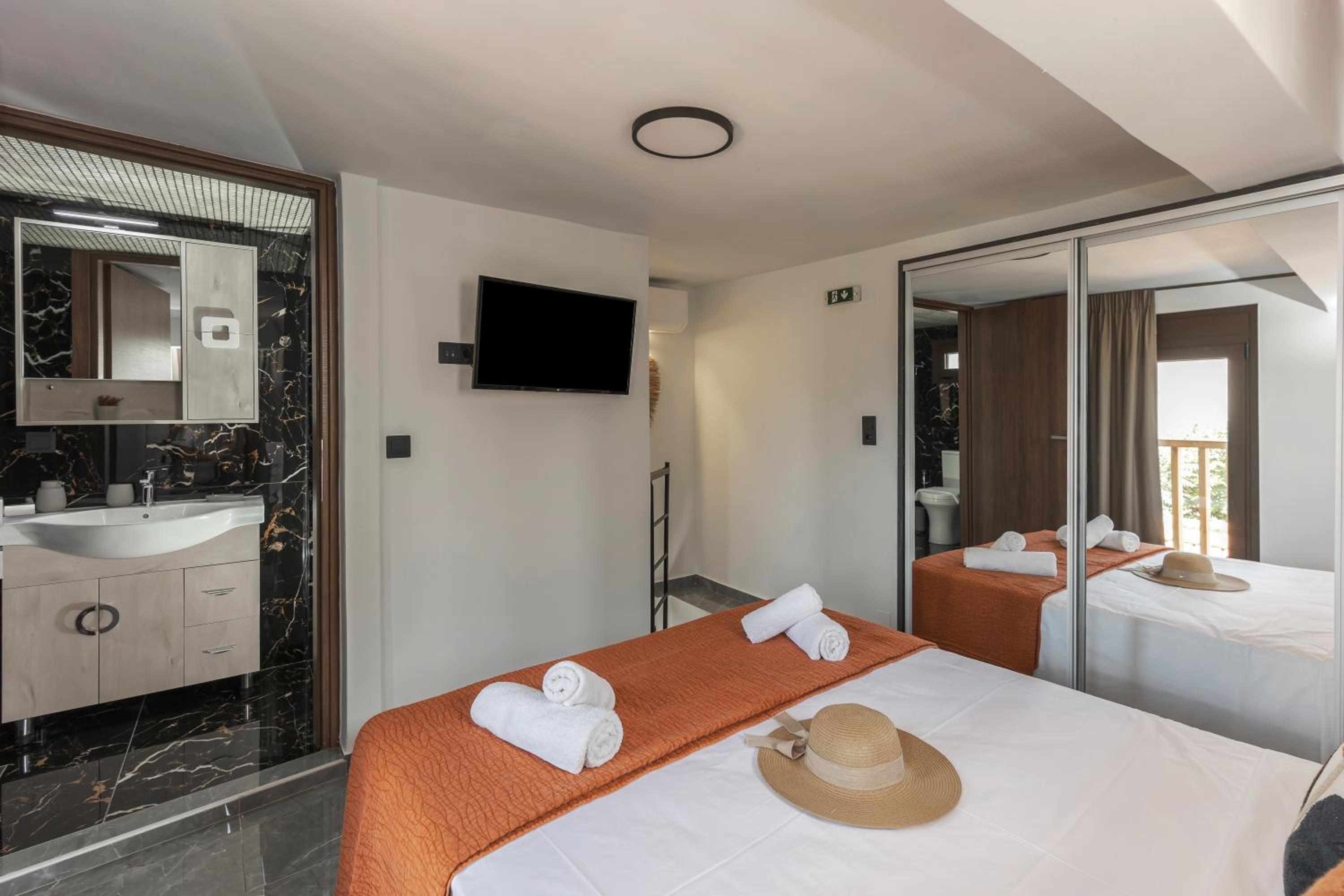 One-Bedroom Loft Apartment With Balcony