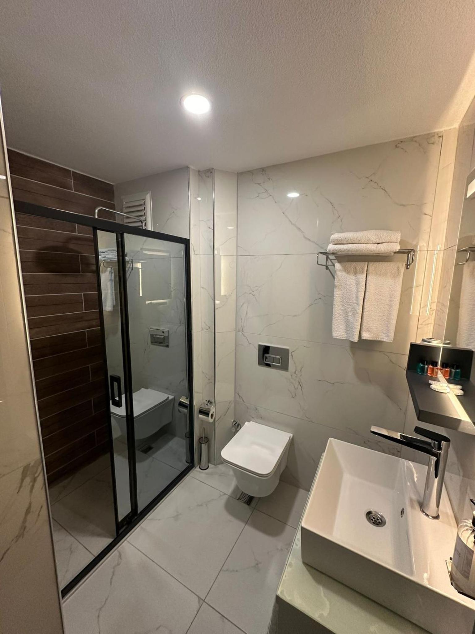 Standard Double Room - Photo 3