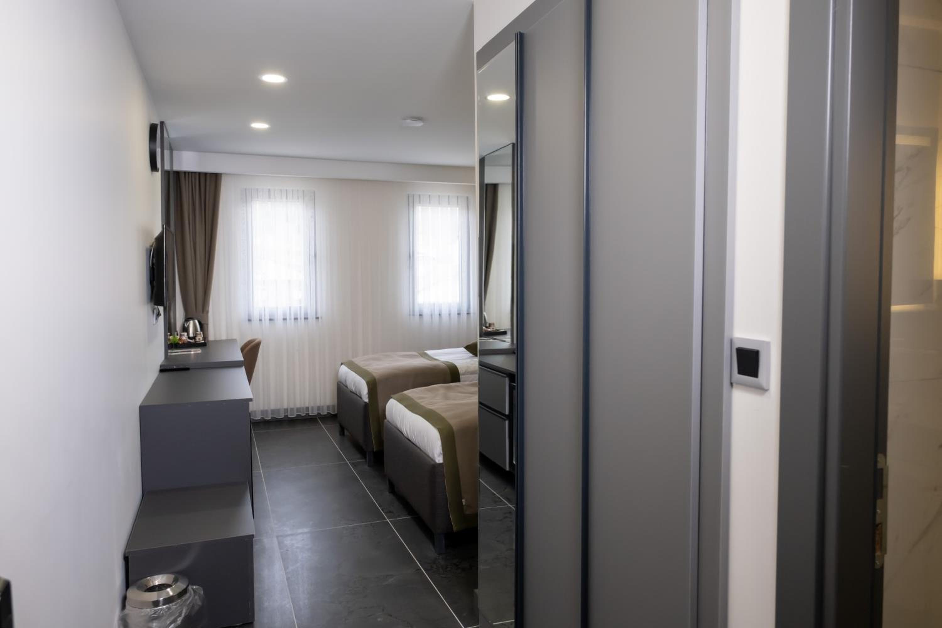Standard Double Room - Photo 4