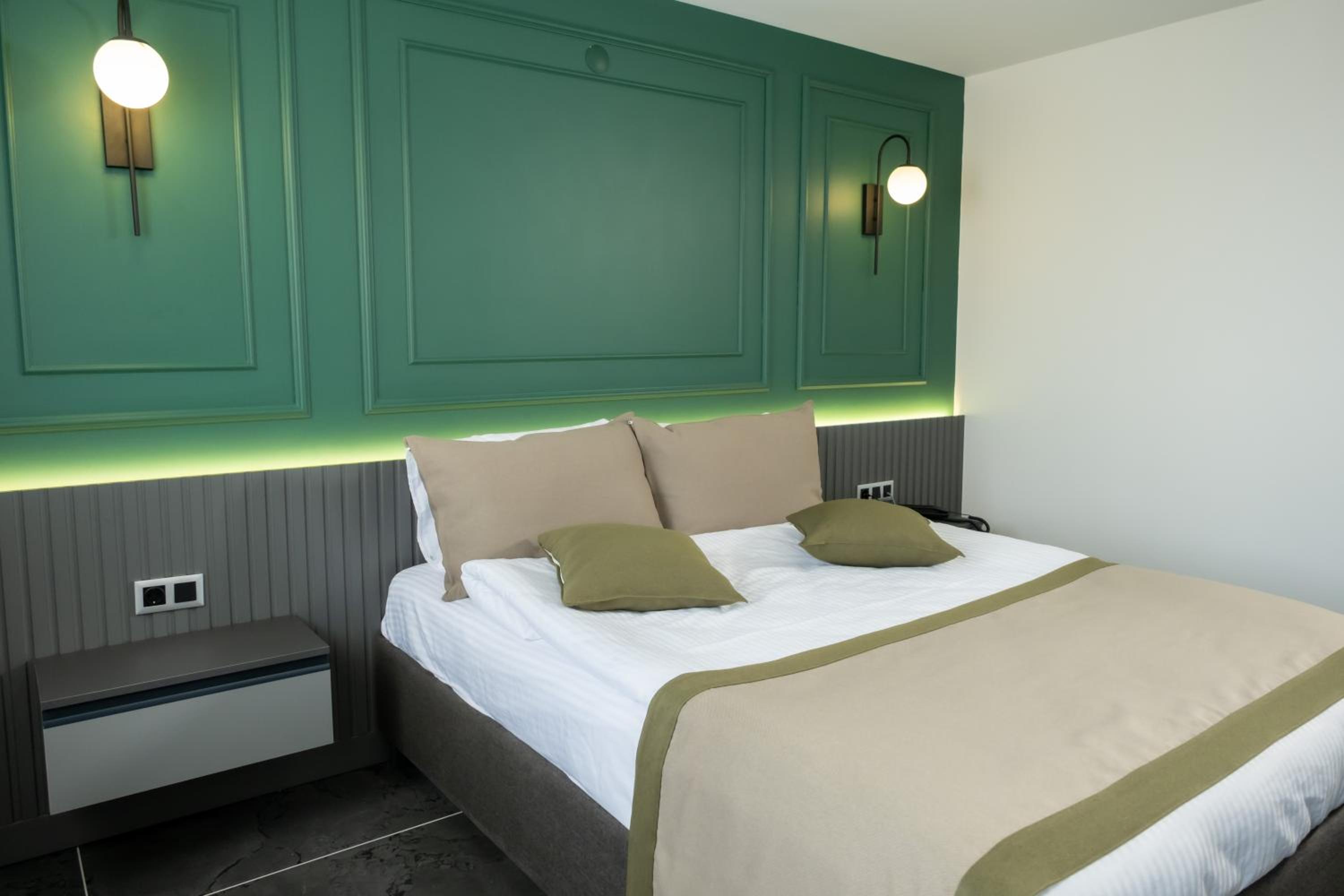 Standard Double Room - Photo 7
