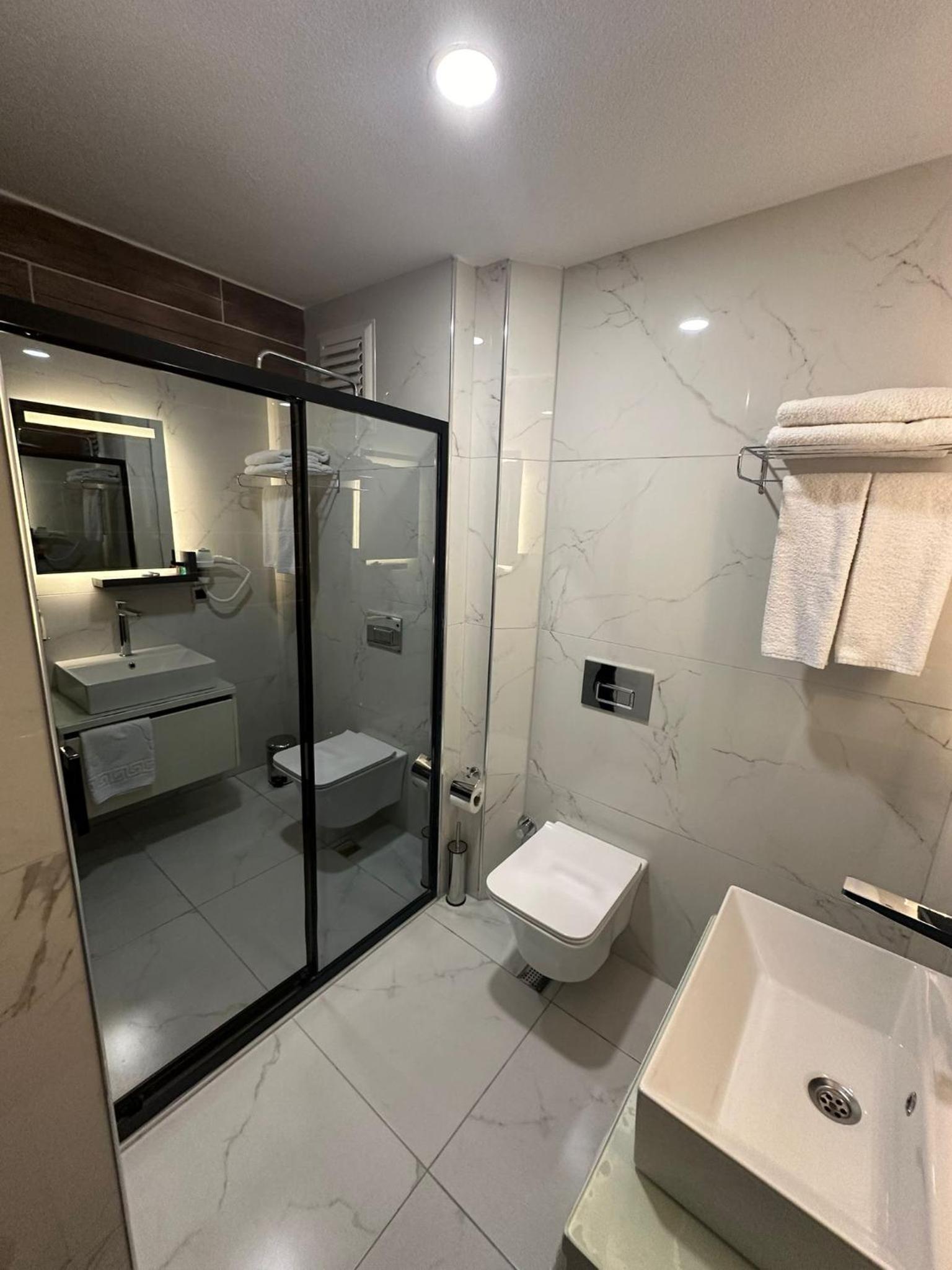 Standard Double Room - Photo 8