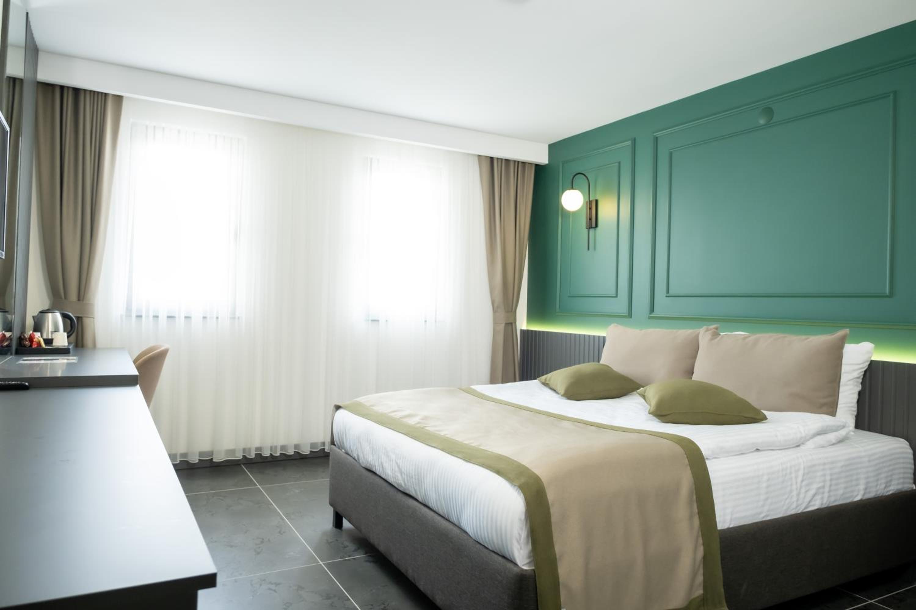 Standard Double Room - Photo 9