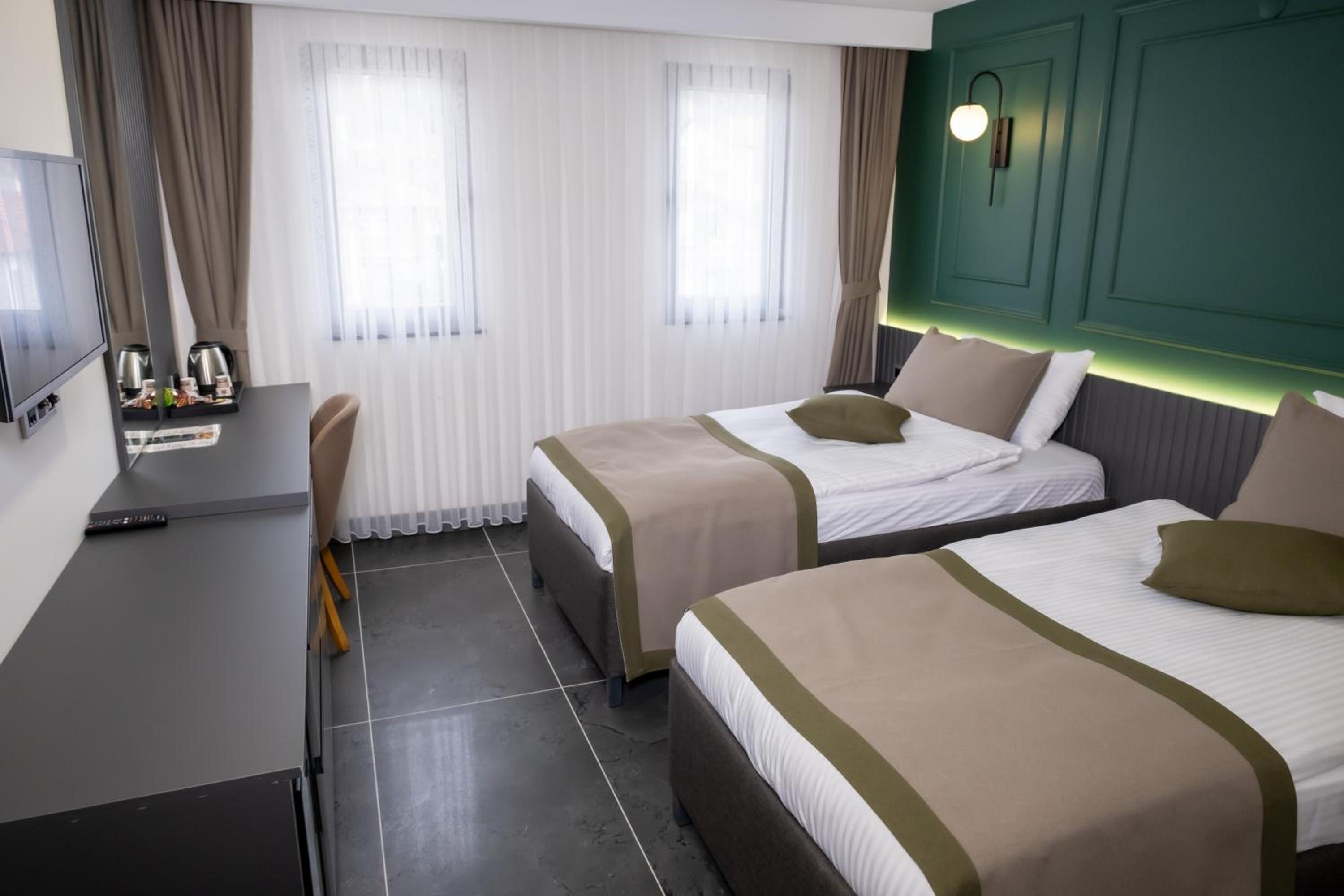 Standard Double Room - Photo 10