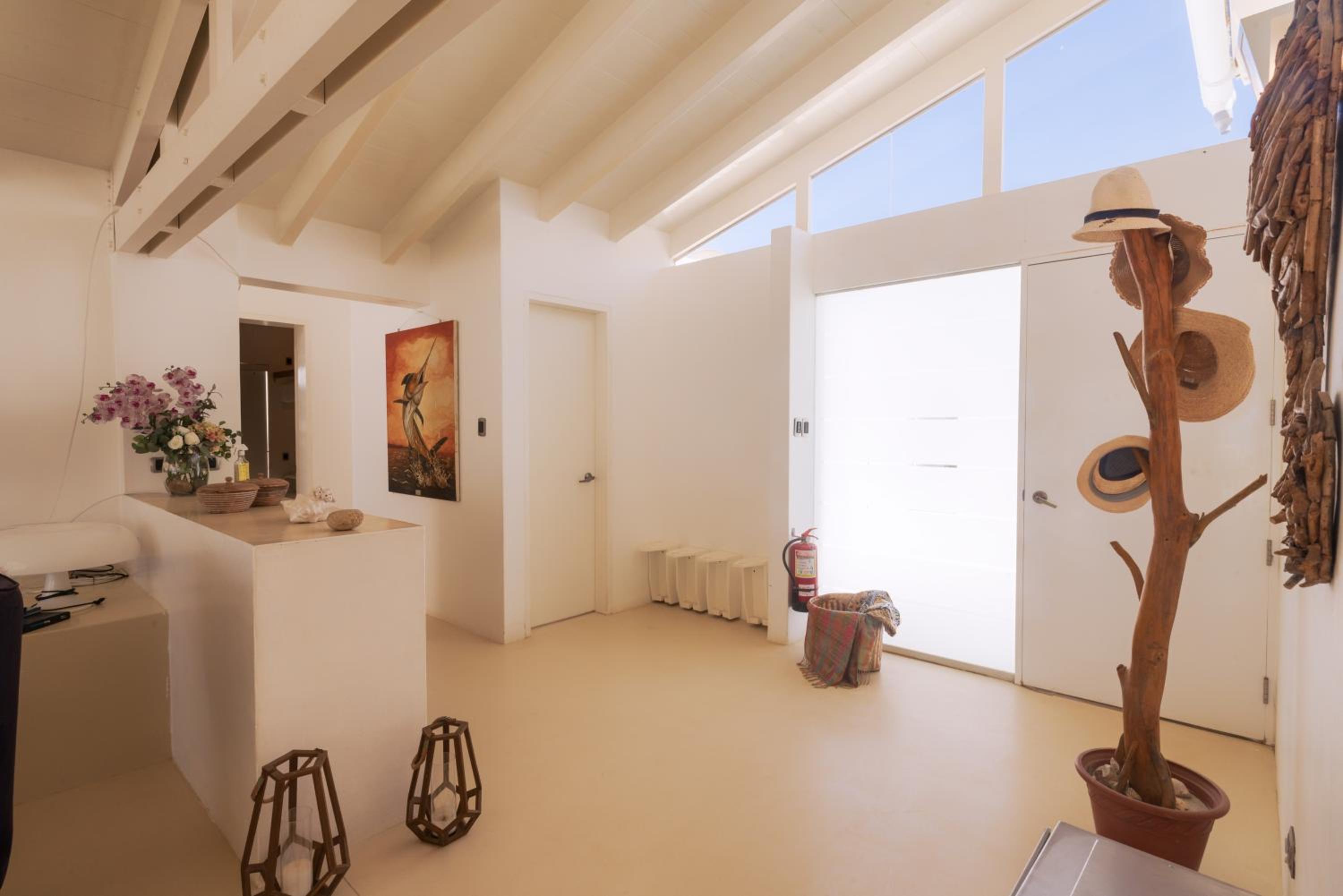 Five-Bedroom House photo 1