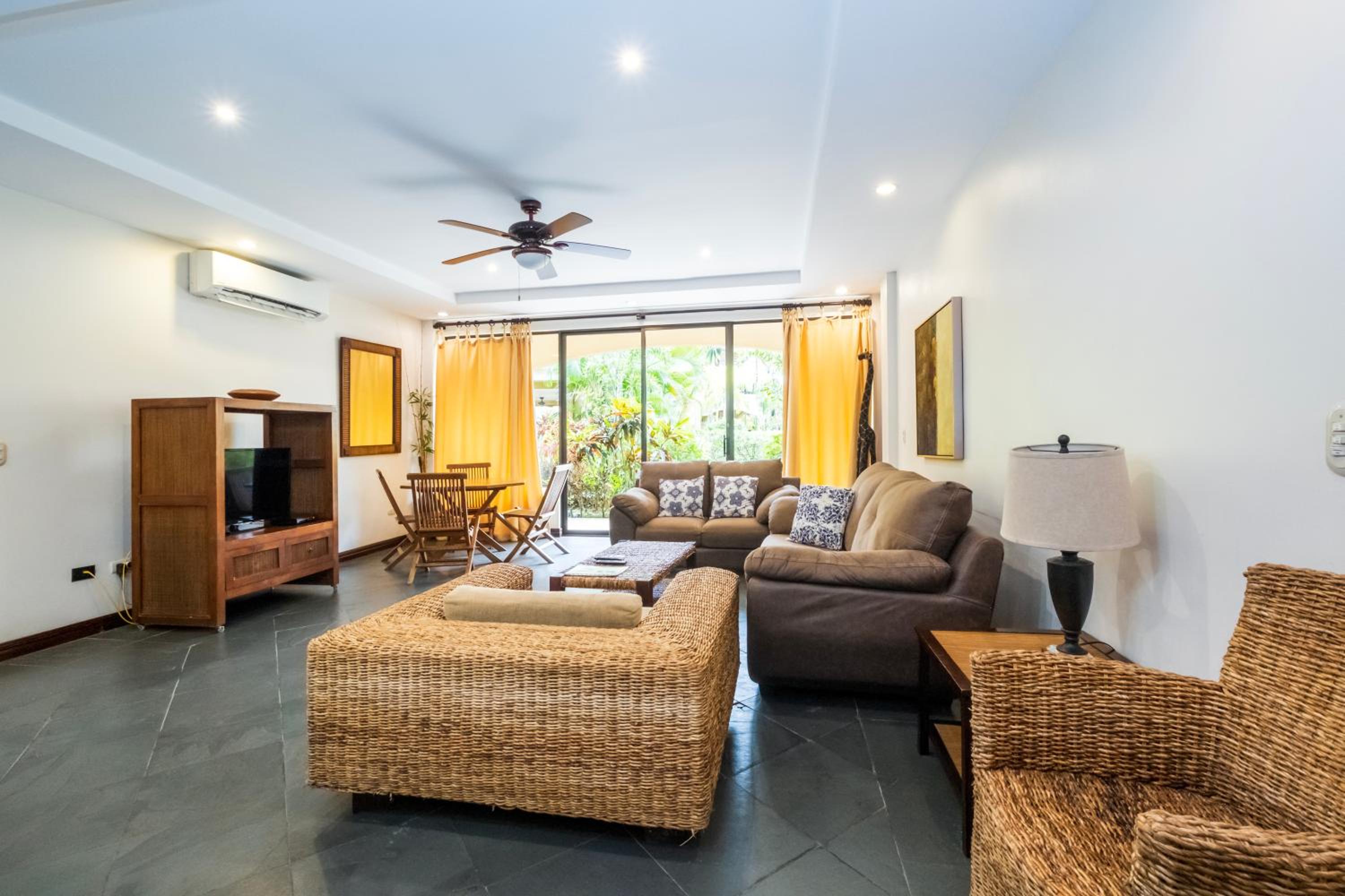 Apartment with Terrace - Photo 14