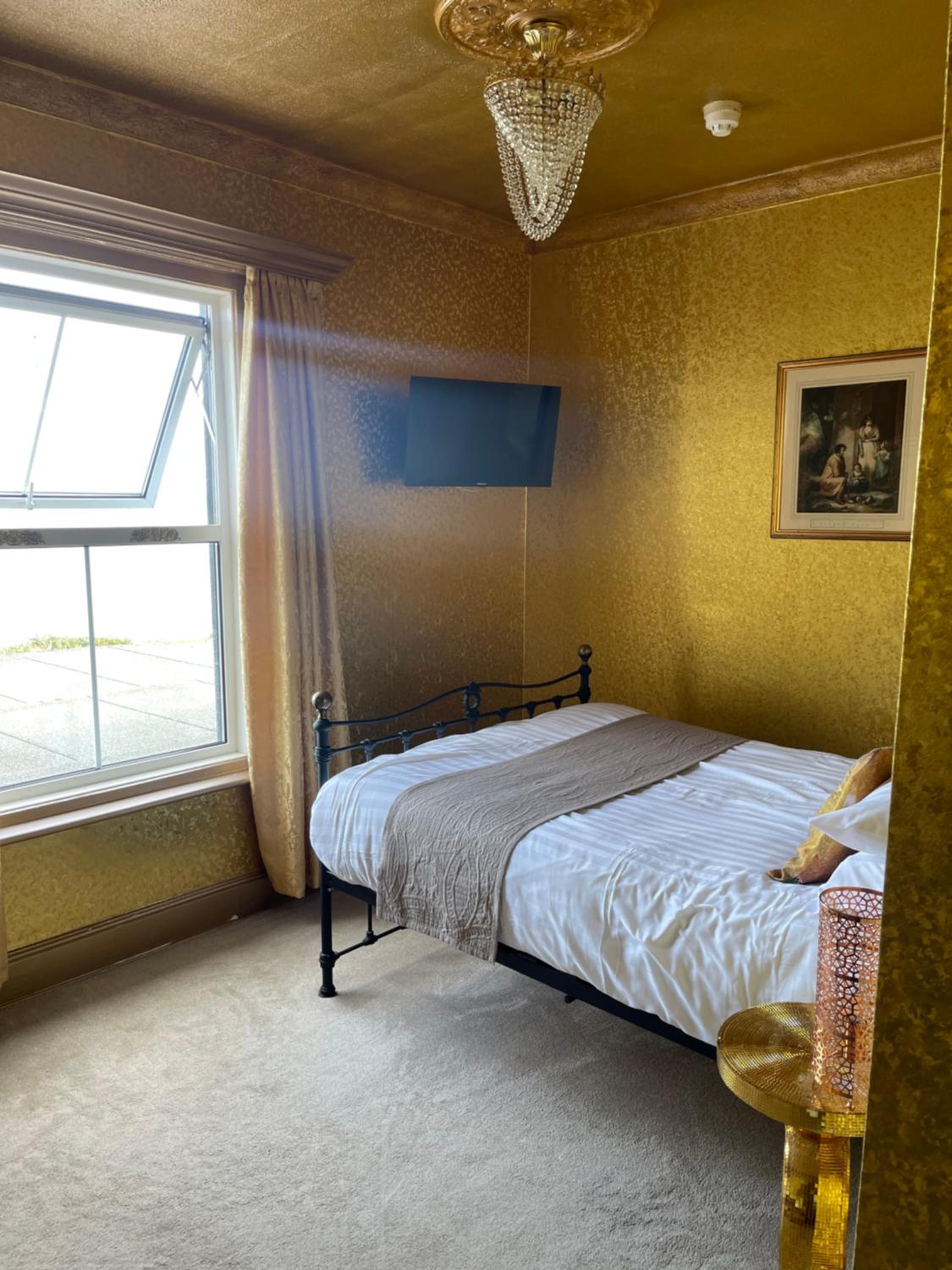 Deluxe Double Room with Sea View - Photo 18