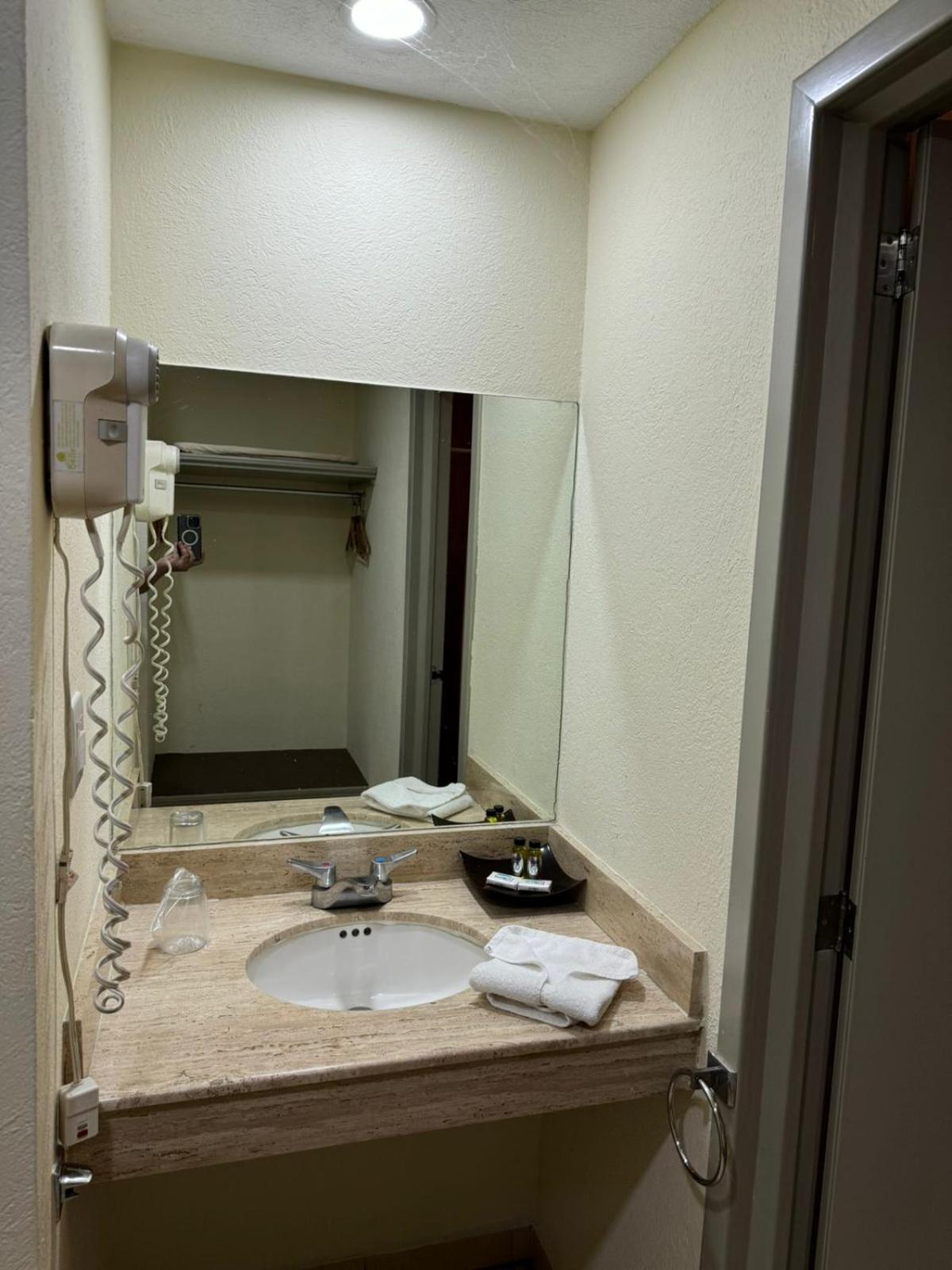 Standard Twin Room photo 3