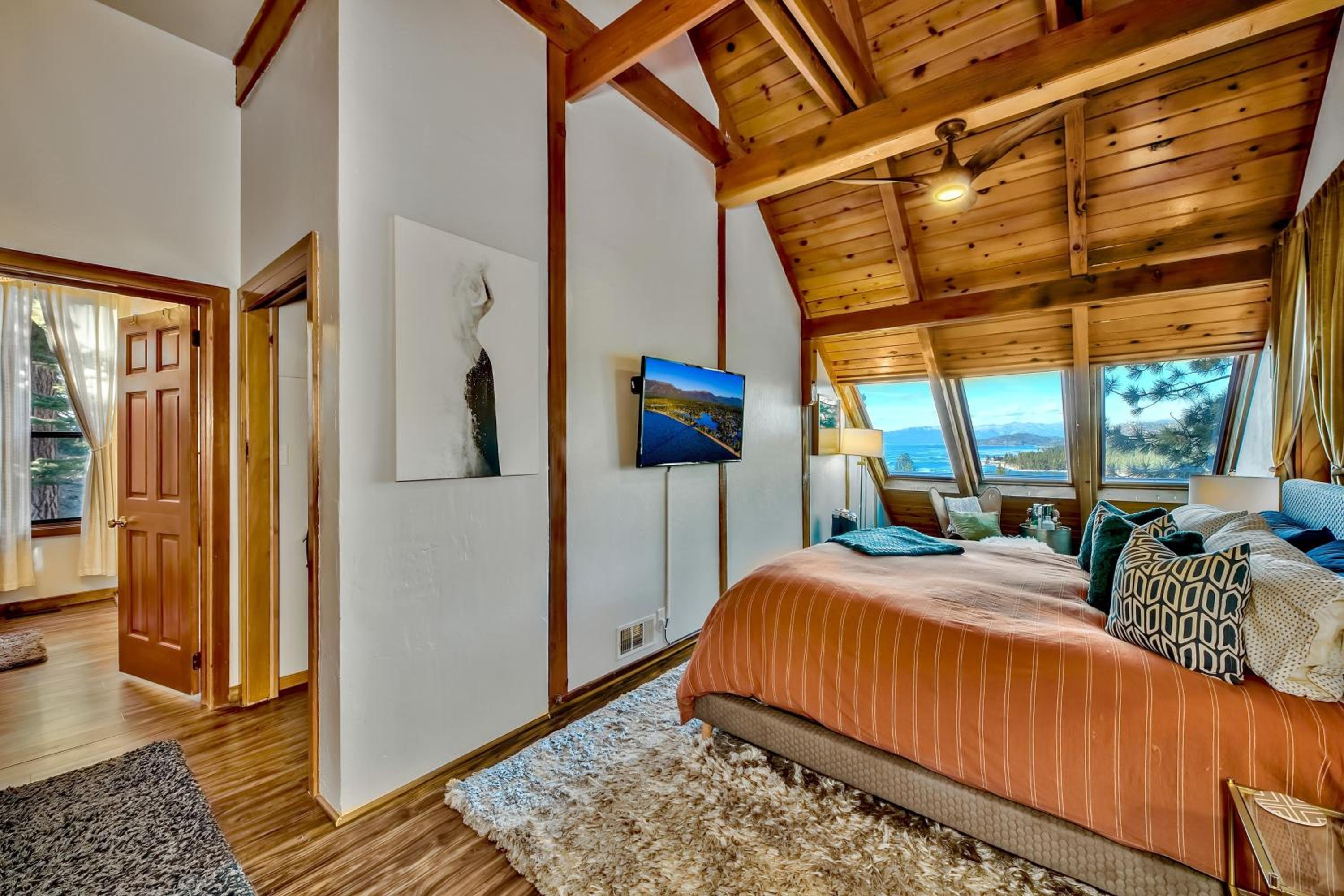 Three-Bedroom House photo 2